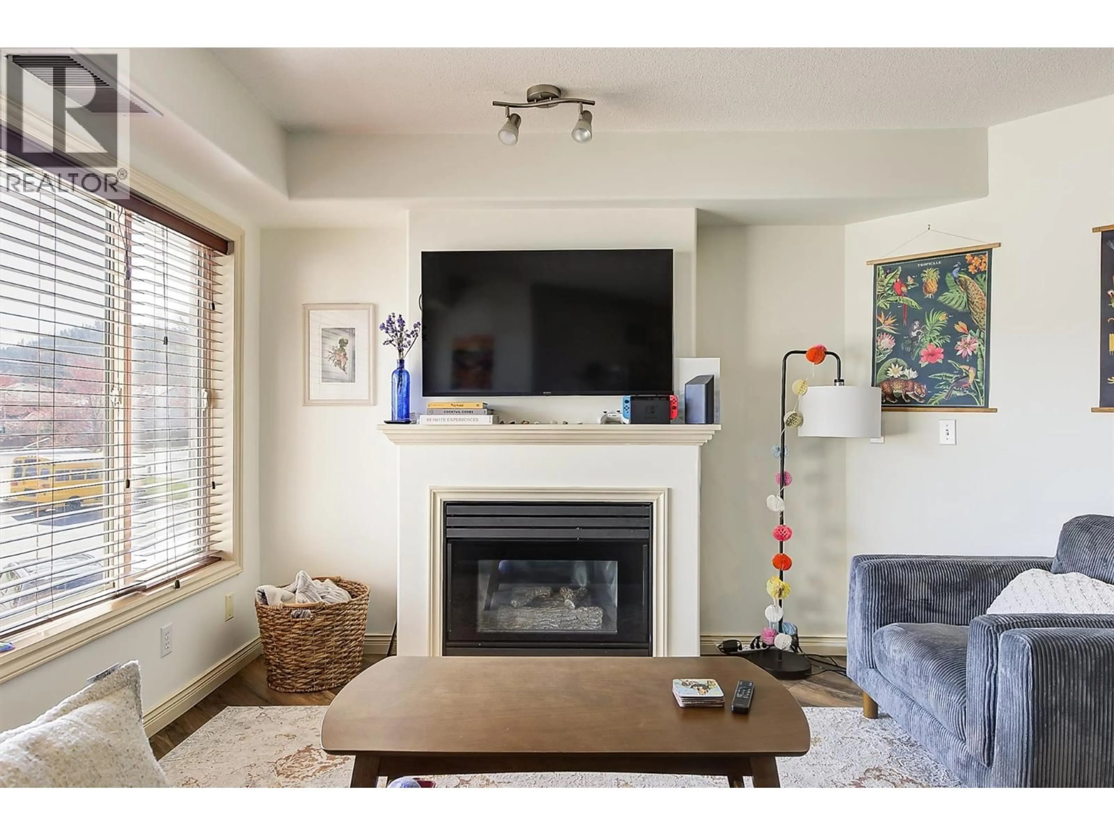 Living room with furniture, wood/laminate floor for 314 - 265 SNOWSELL STREET, Kelowna British Columbia V1V1V6