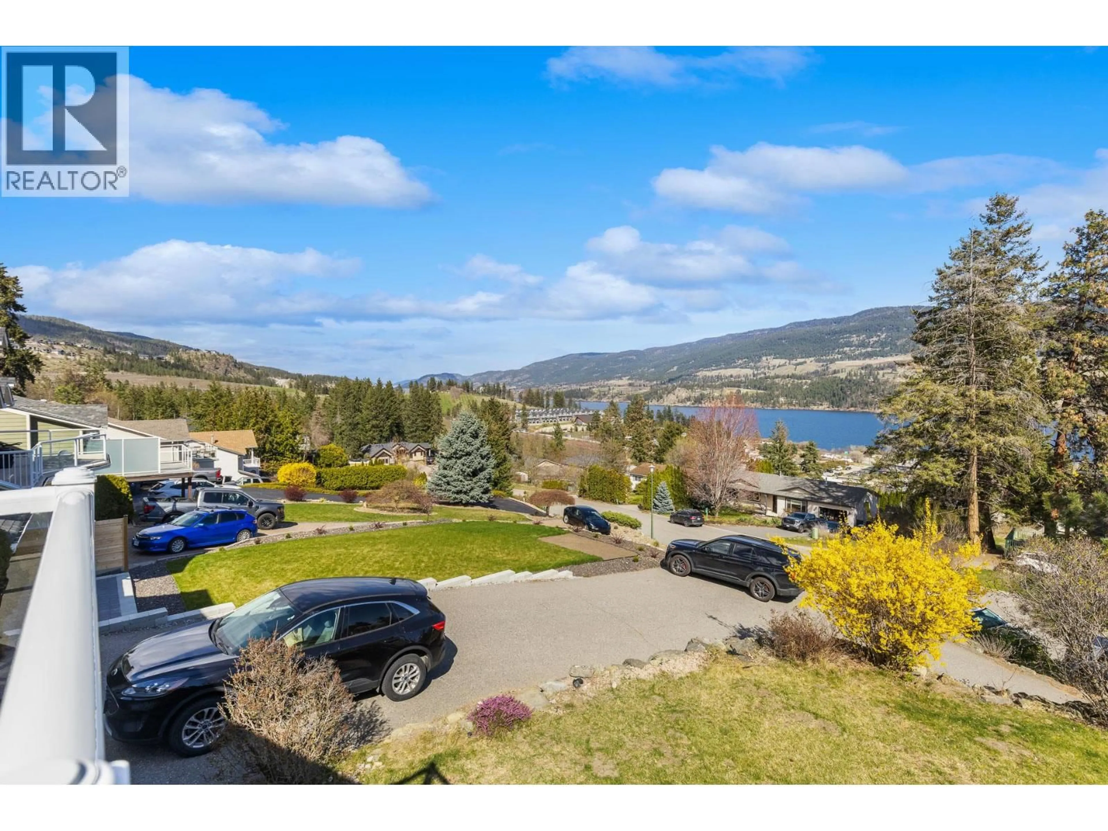 A pic from outside/outdoor area/front of a property/back of a property/a pic from drone, water/lake/river/ocean view for 11822 MIDDLETON ROAD, Lake Country British Columbia V4V1G9