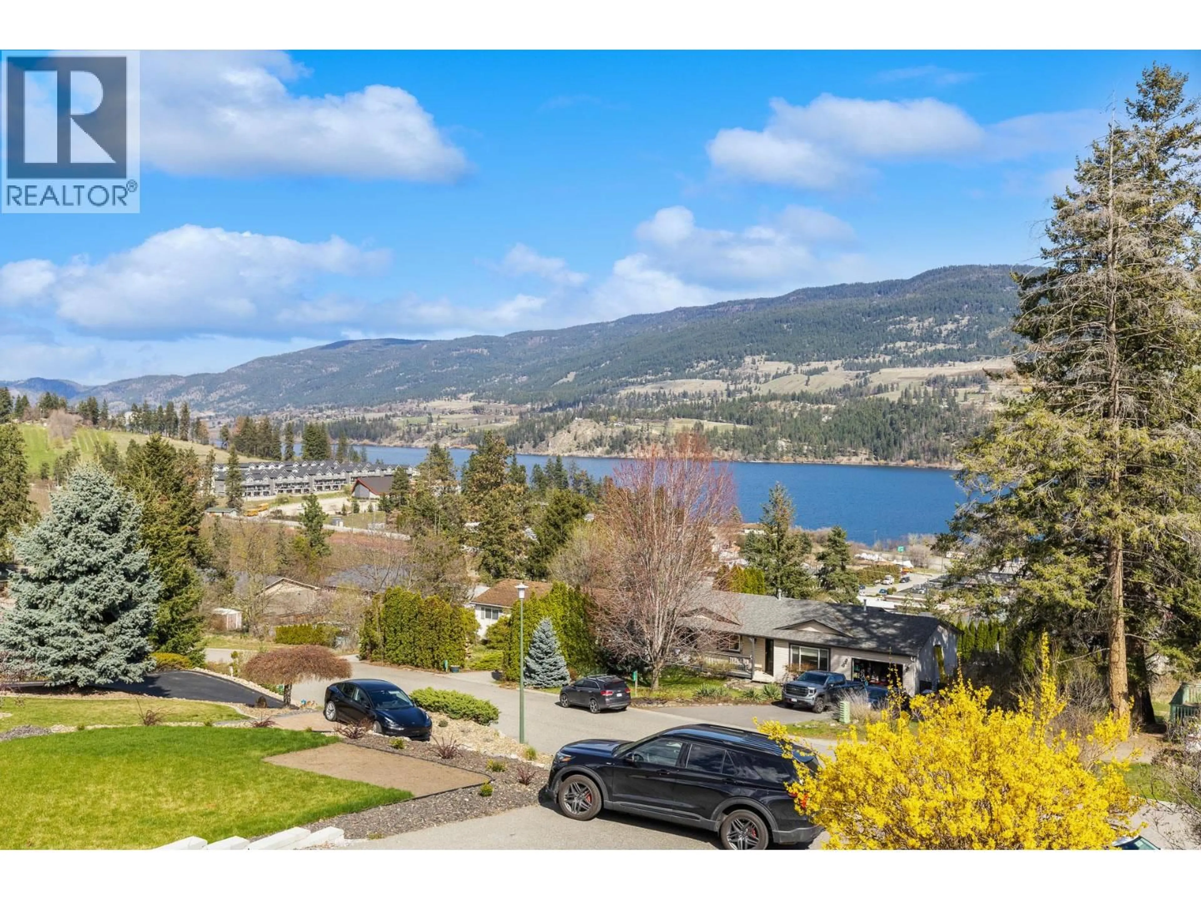 A pic from outside/outdoor area/front of a property/back of a property/a pic from drone, water/lake/river/ocean view for 11822 MIDDLETON ROAD, Lake Country British Columbia V4V1G9