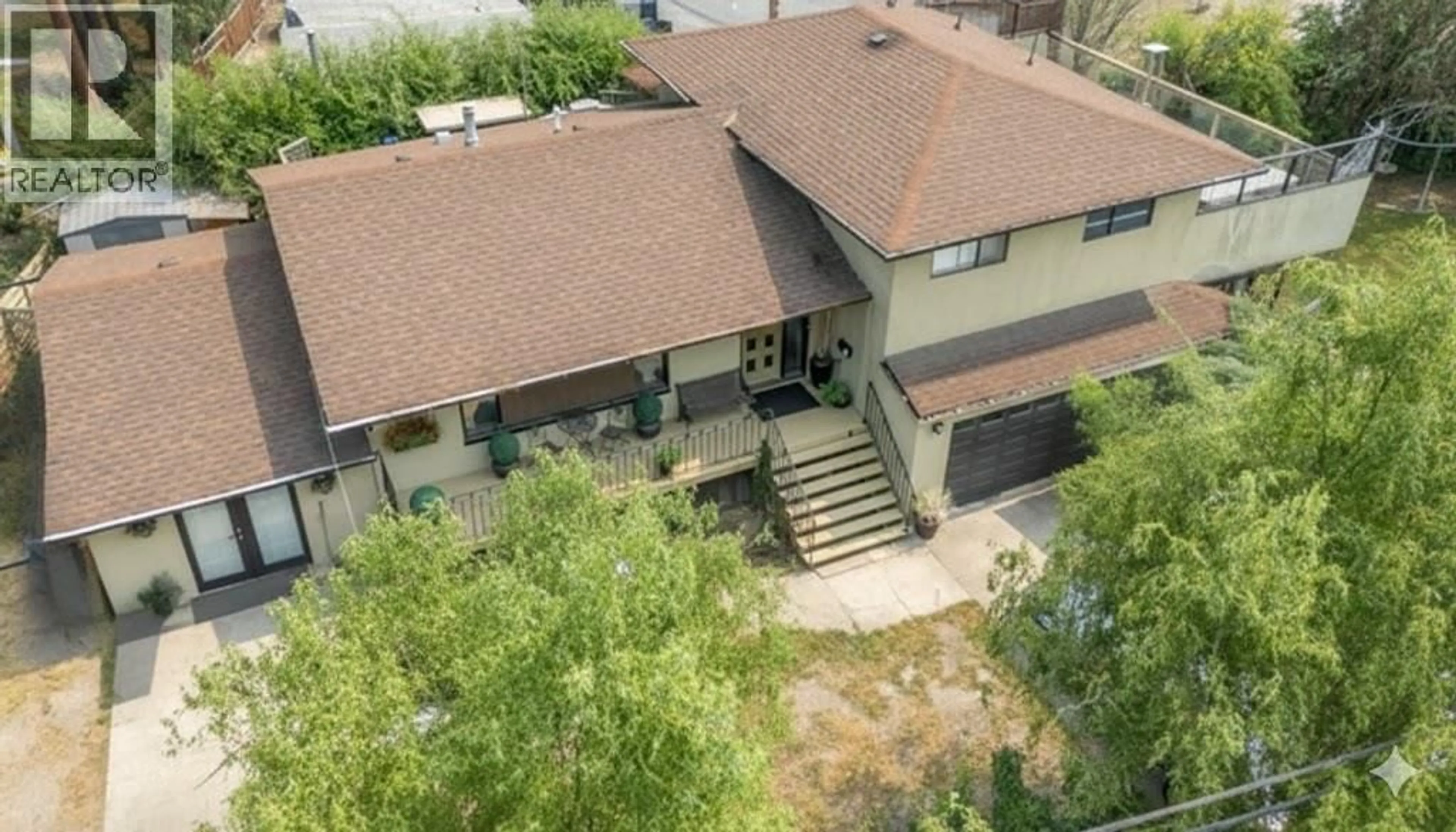 A pic from outside/outdoor area/front of a property/back of a property/a pic from drone, unknown for 599 CLIFTON ROAD SOUTH, Kelowna British Columbia V1V1A6