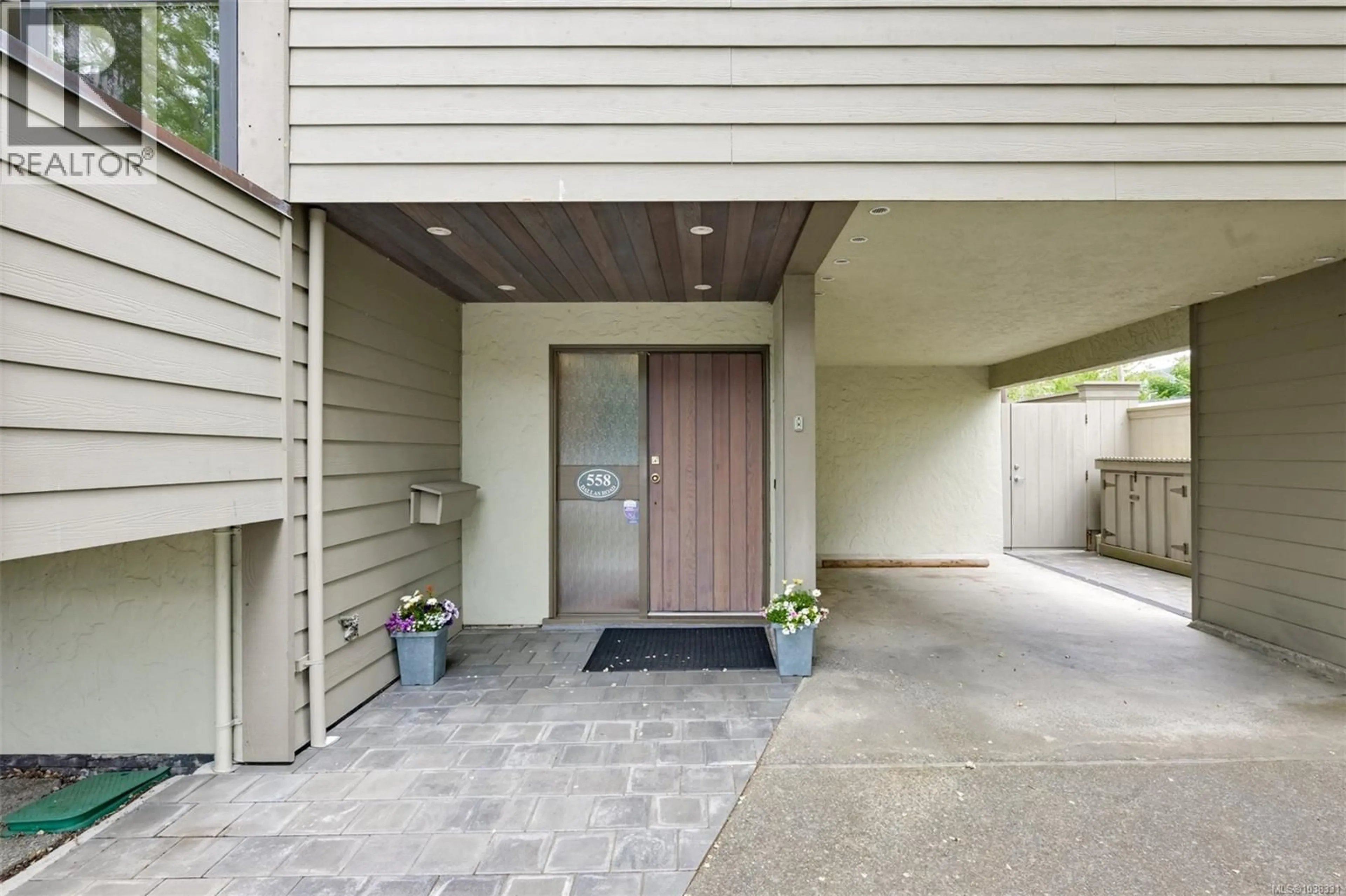 Indoor entryway for 558 DALLAS ROAD, Victoria British Columbia V8V1B4