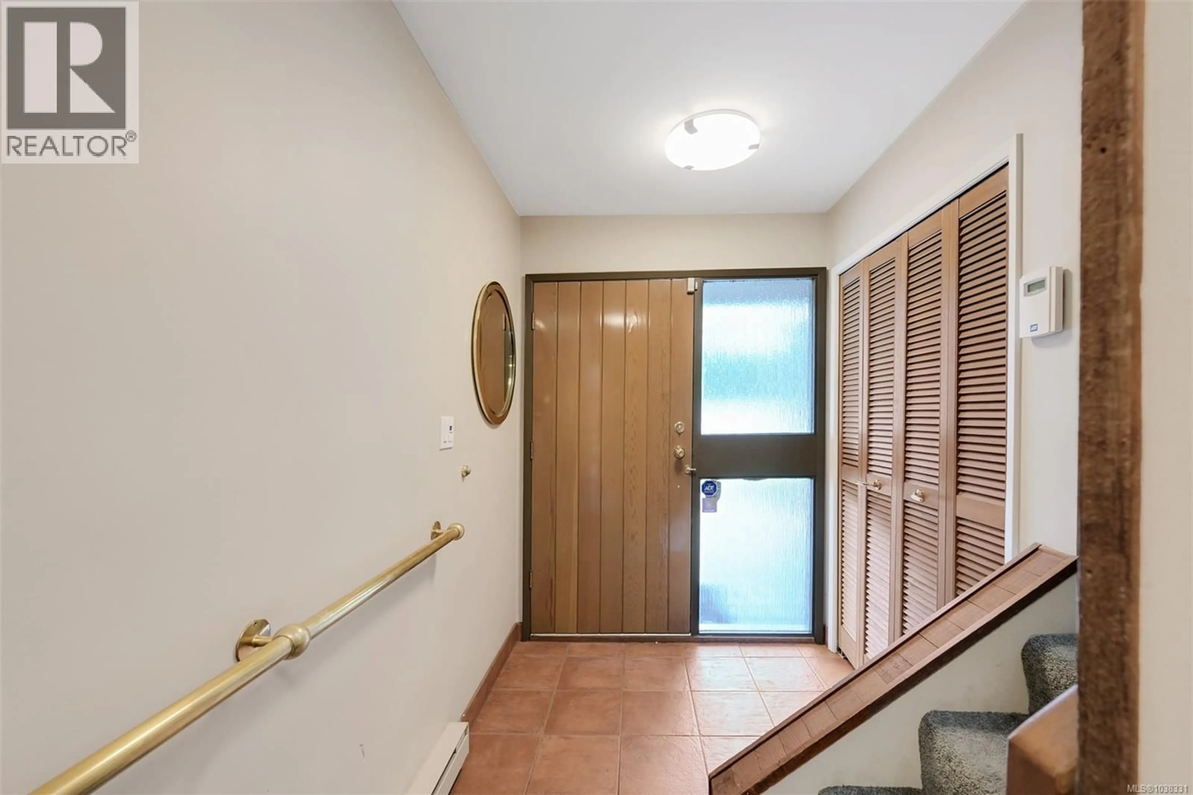 Indoor foyer for 558 DALLAS ROAD, Victoria British Columbia V8V1B4