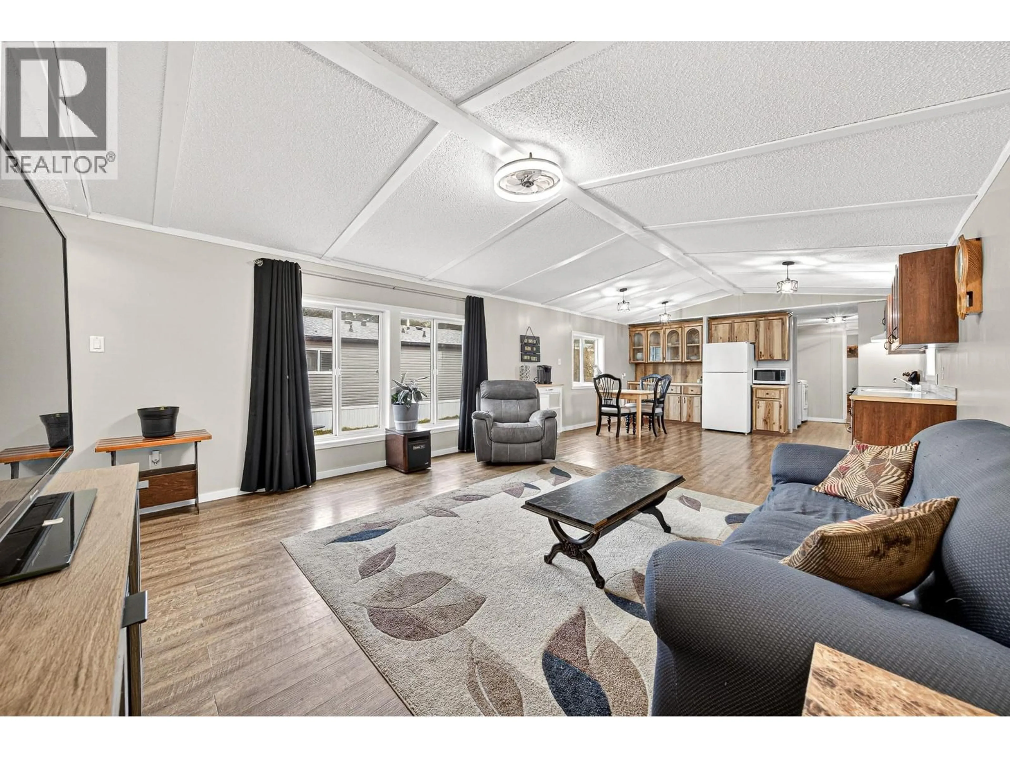 Living room with furniture, wood/laminate floor for 14 - 100 INDUSTRIAL ROAD 1 ROAD, Sparwood British Columbia V0B2G1