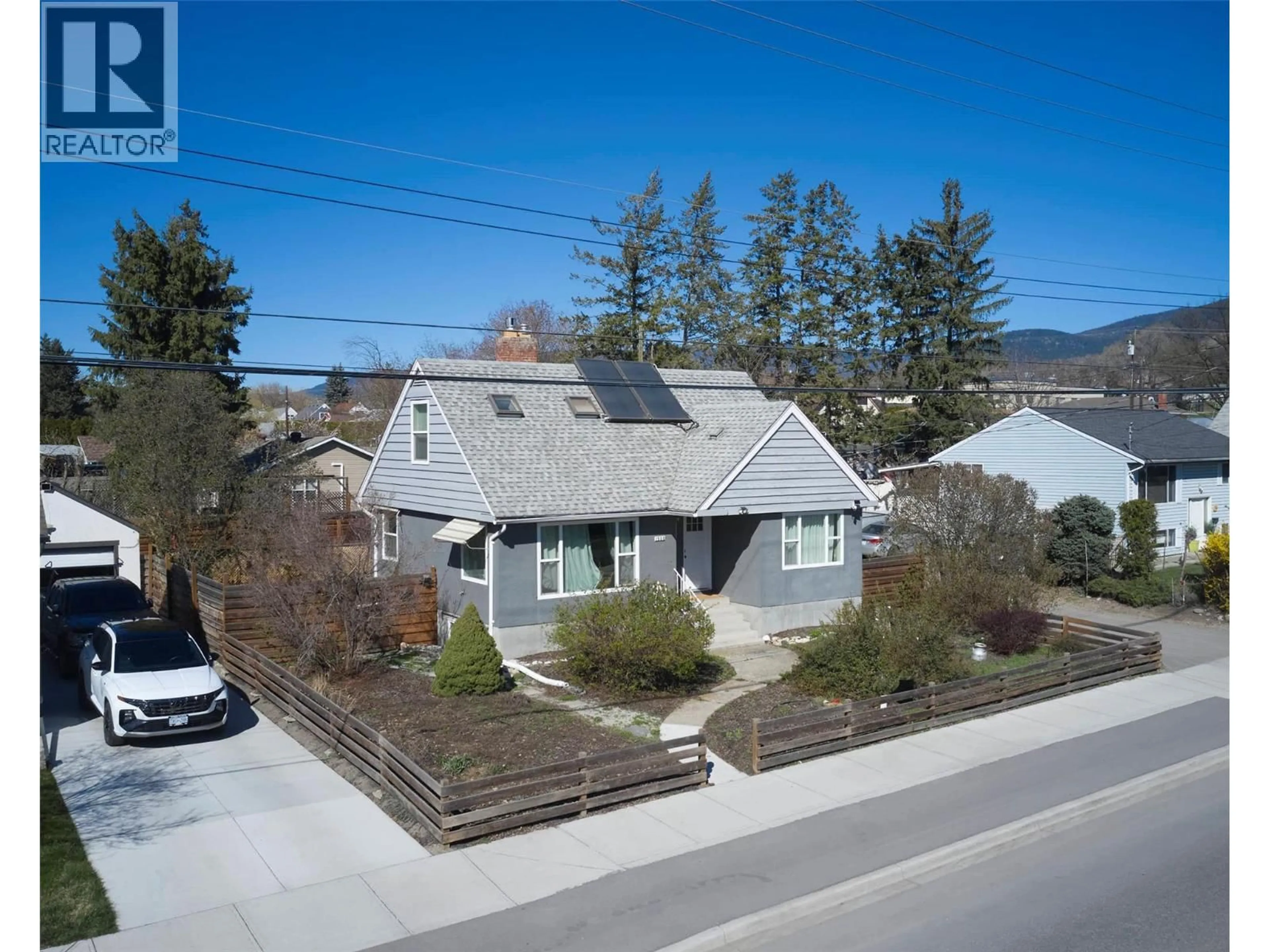 A pic from outside/outdoor area/front of a property/back of a property/a pic from drone, street for 1505 32 AVENUE, Vernon British Columbia V1T2H9