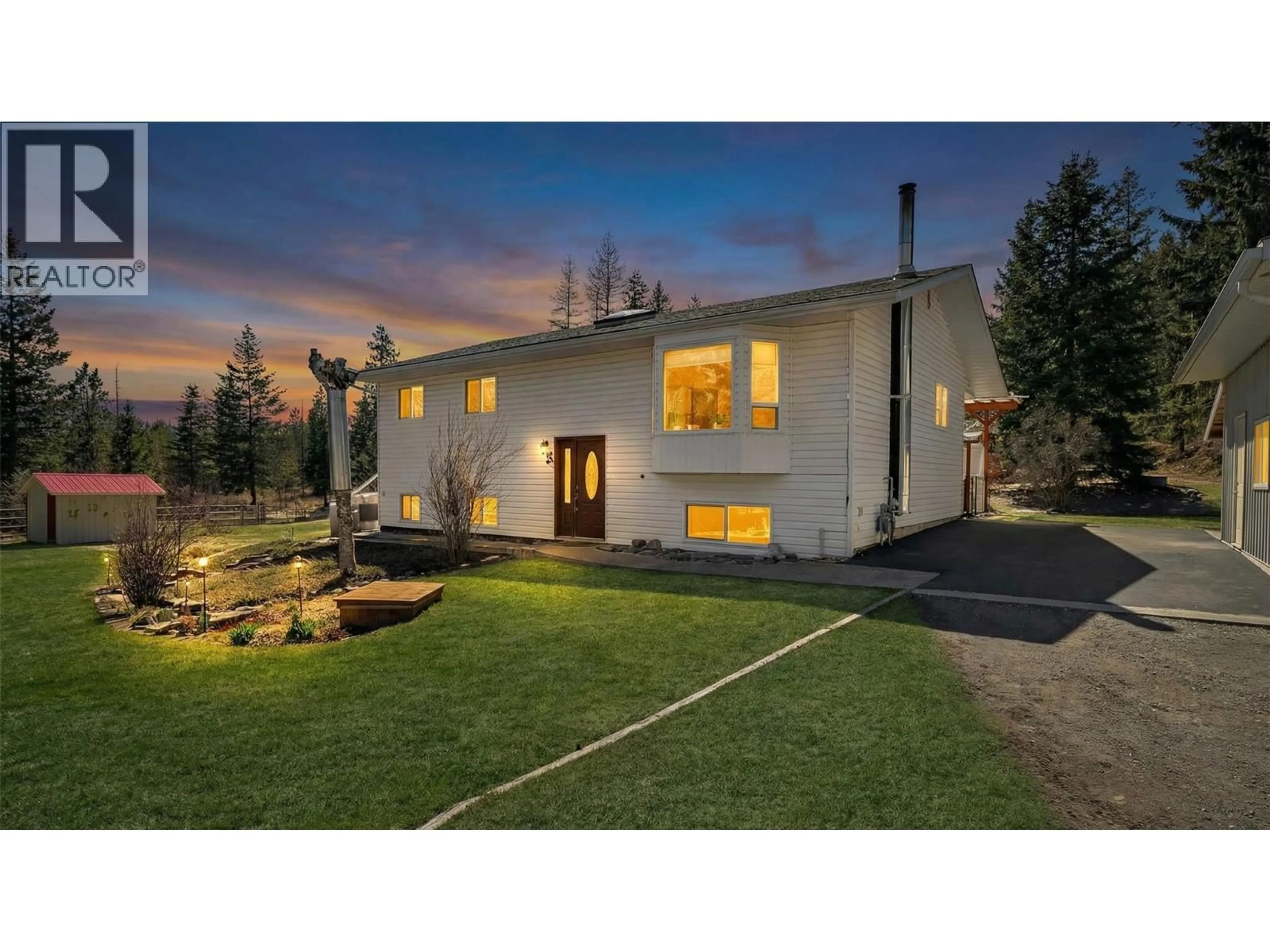 Home with vinyl exterior material, street for 2873 SIMPSON ROAD, Cranbrook British Columbia V1C6T2
