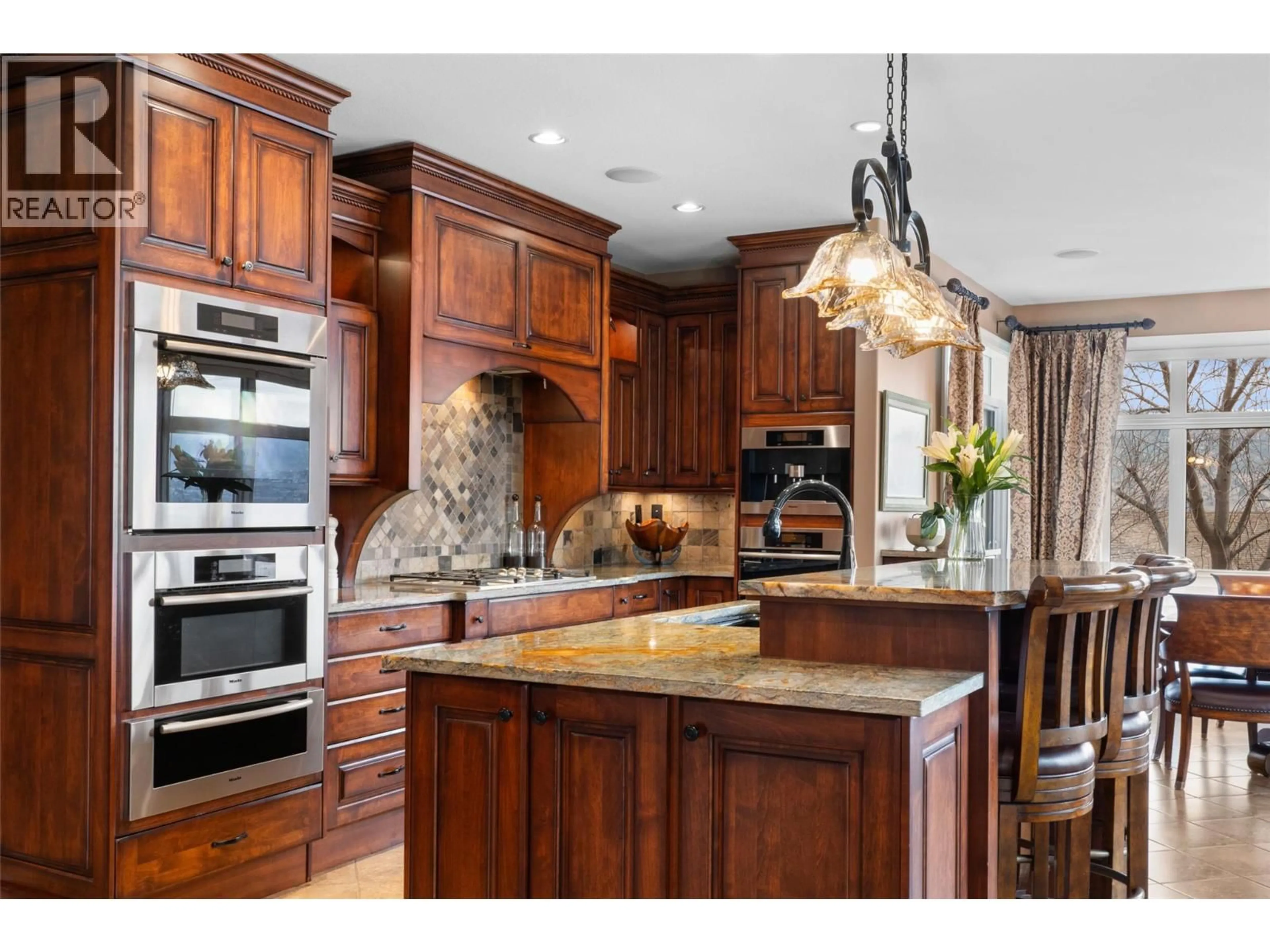 Open concept kitchen, unknown for 1590 GOLF RIDGE DRIVE, Kamloops British Columbia V2H0A5
