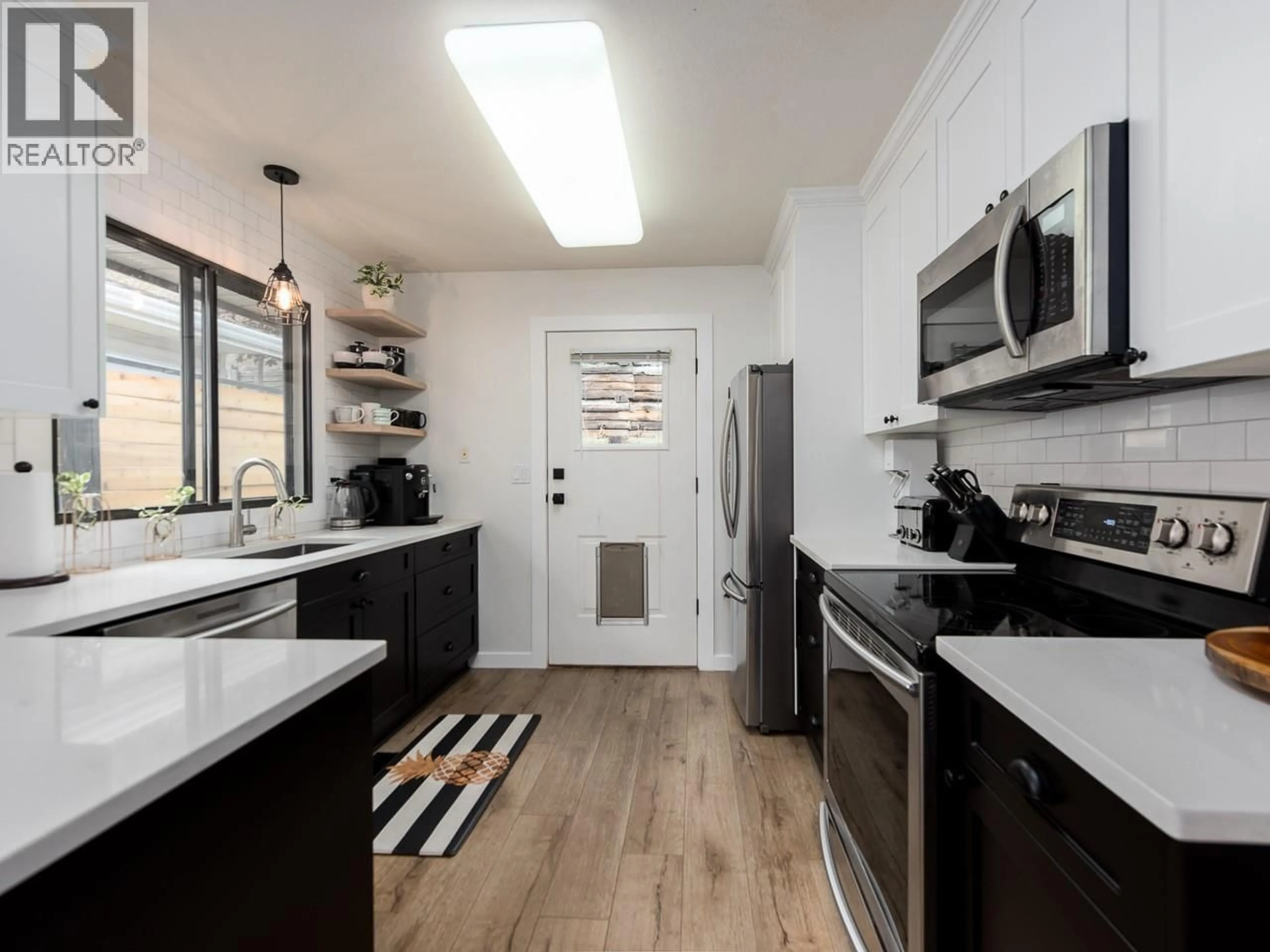 Open concept kitchen, unknown for 2180 SIFTON AVENUE, Kamloops British Columbia V1S1A5