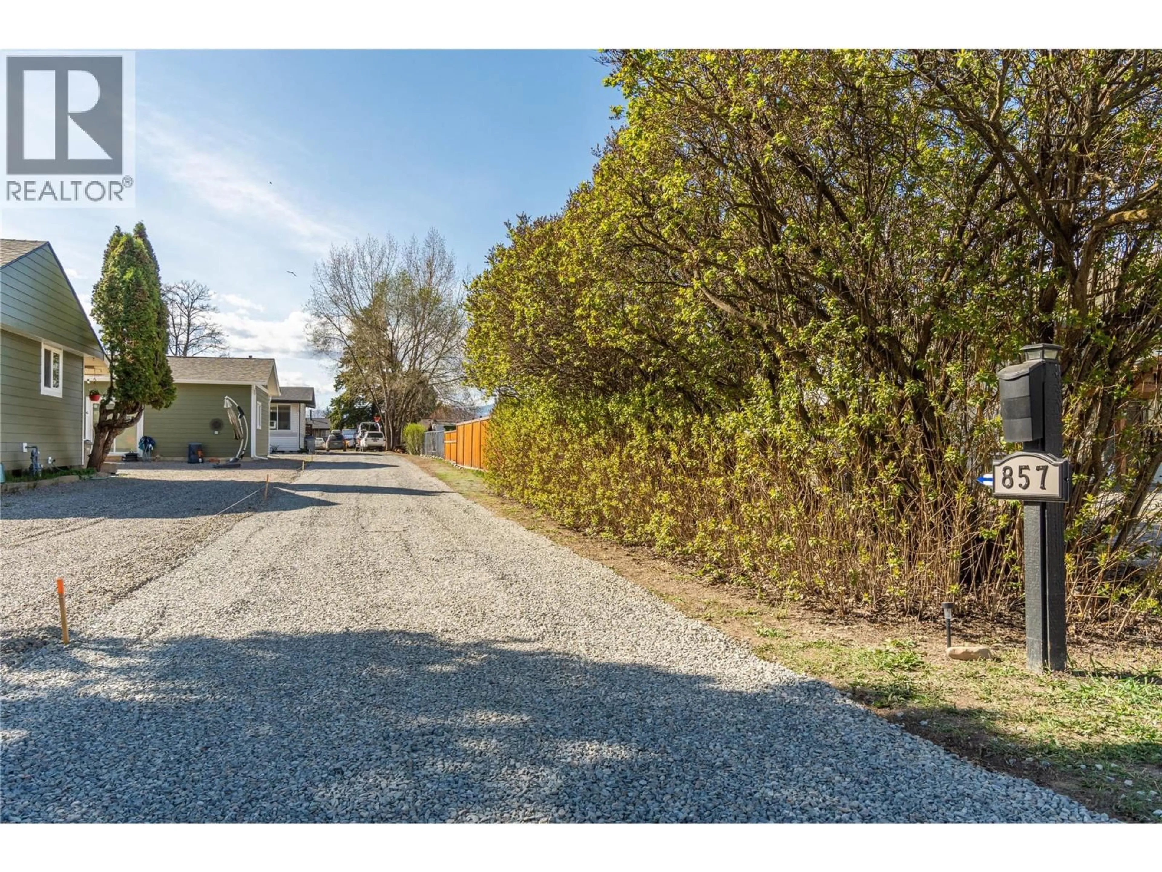 A pic from outside/outdoor area/front of a property/back of a property/a pic from drone, street for 857 MAYNE ROAD, Kamloops British Columbia V2B6H4
