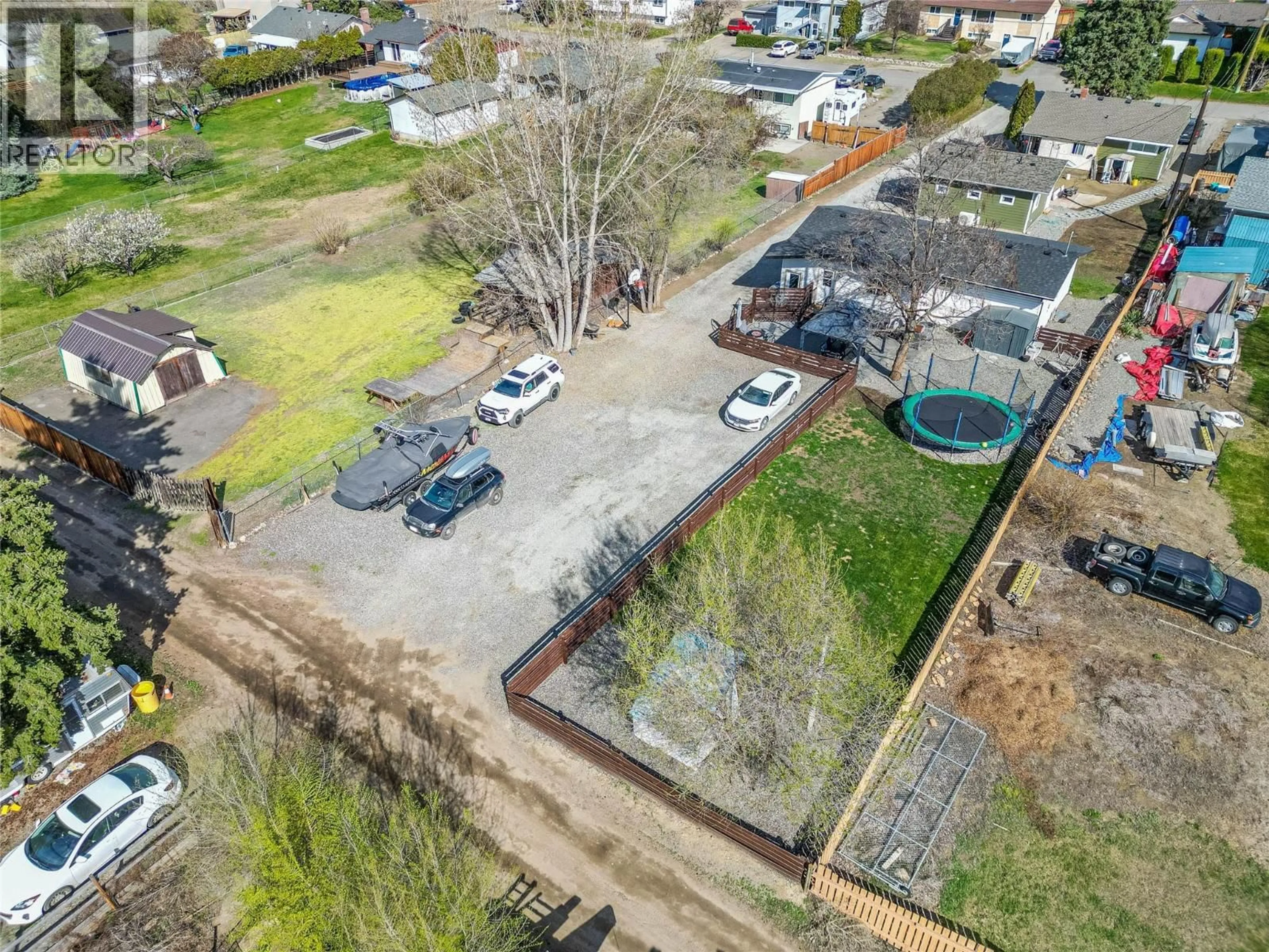 A pic from outside/outdoor area/front of a property/back of a property/a pic from drone, street for 857 MAYNE ROAD, Kamloops British Columbia V2B6H4