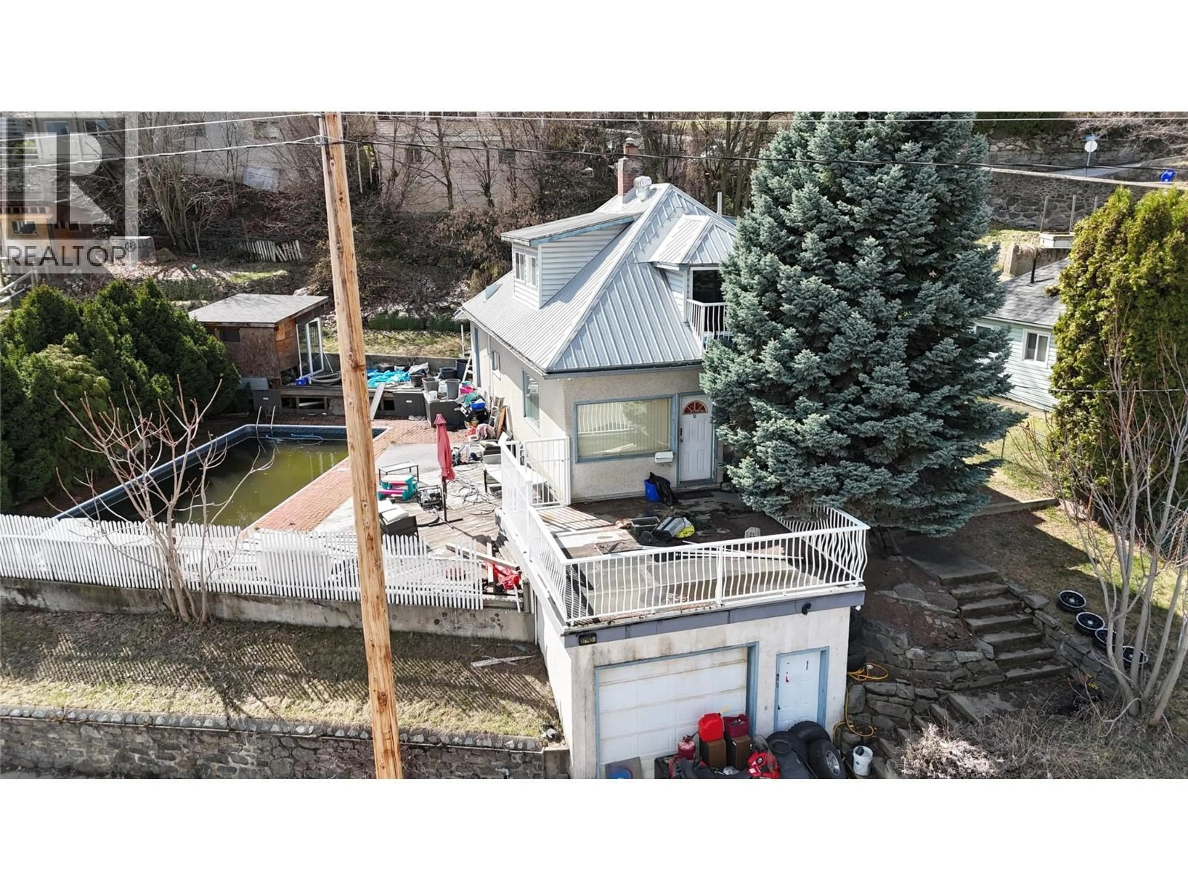 A pic from outside/outdoor area/front of a property/back of a property/a pic from drone, building for 1290 NELSON AVENUE, Trail British Columbia V1R3H6
