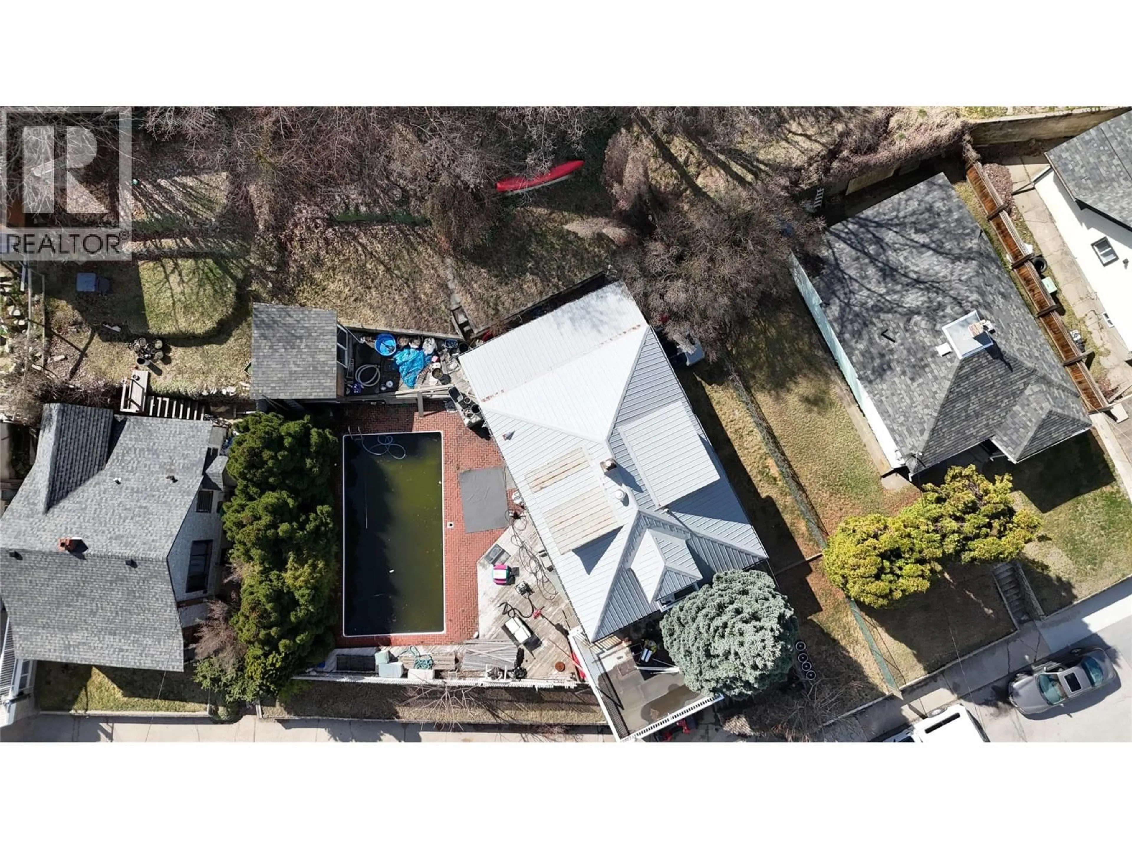 A pic from outside/outdoor area/front of a property/back of a property/a pic from drone, street for 1290 NELSON AVENUE, Trail British Columbia V1R3H6