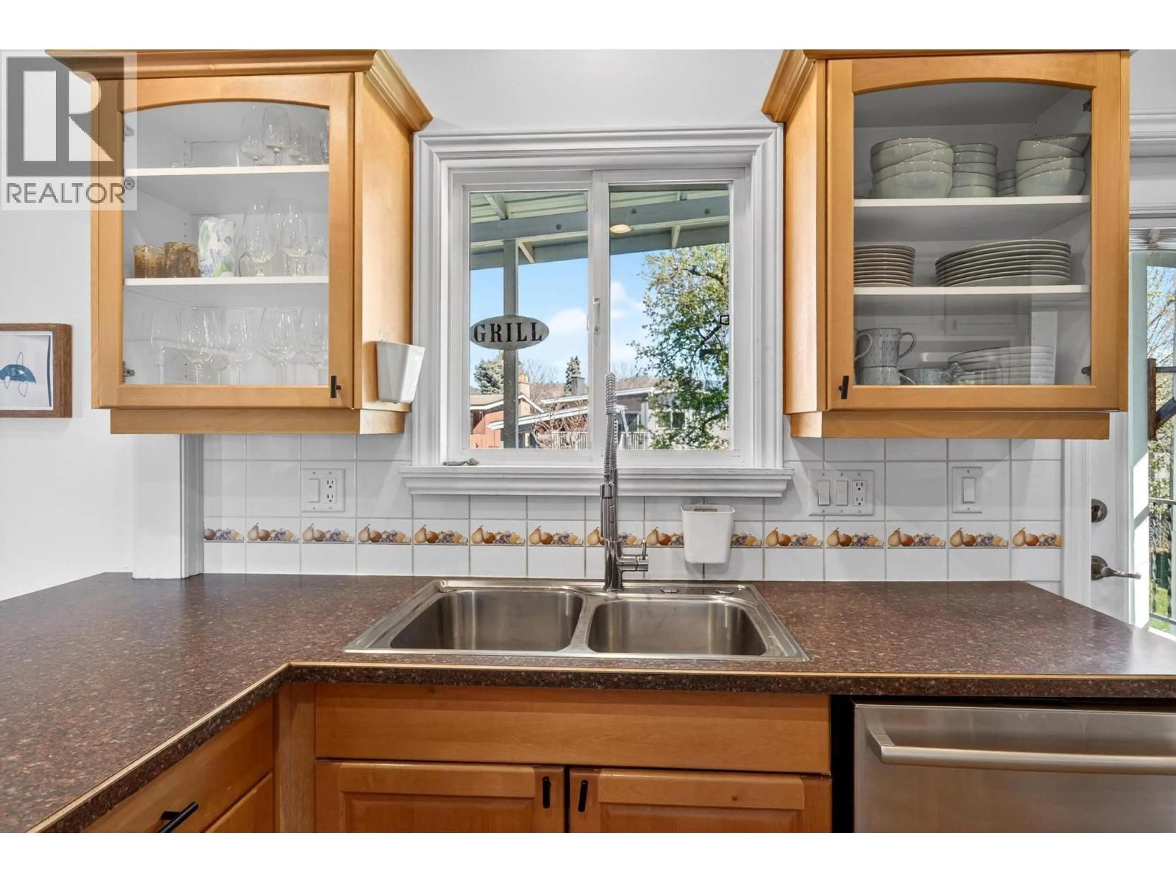 Standard kitchen, ceramic/tile floor for 1437 ASPEN COURT, Kelowna British Columbia V1Y3R3