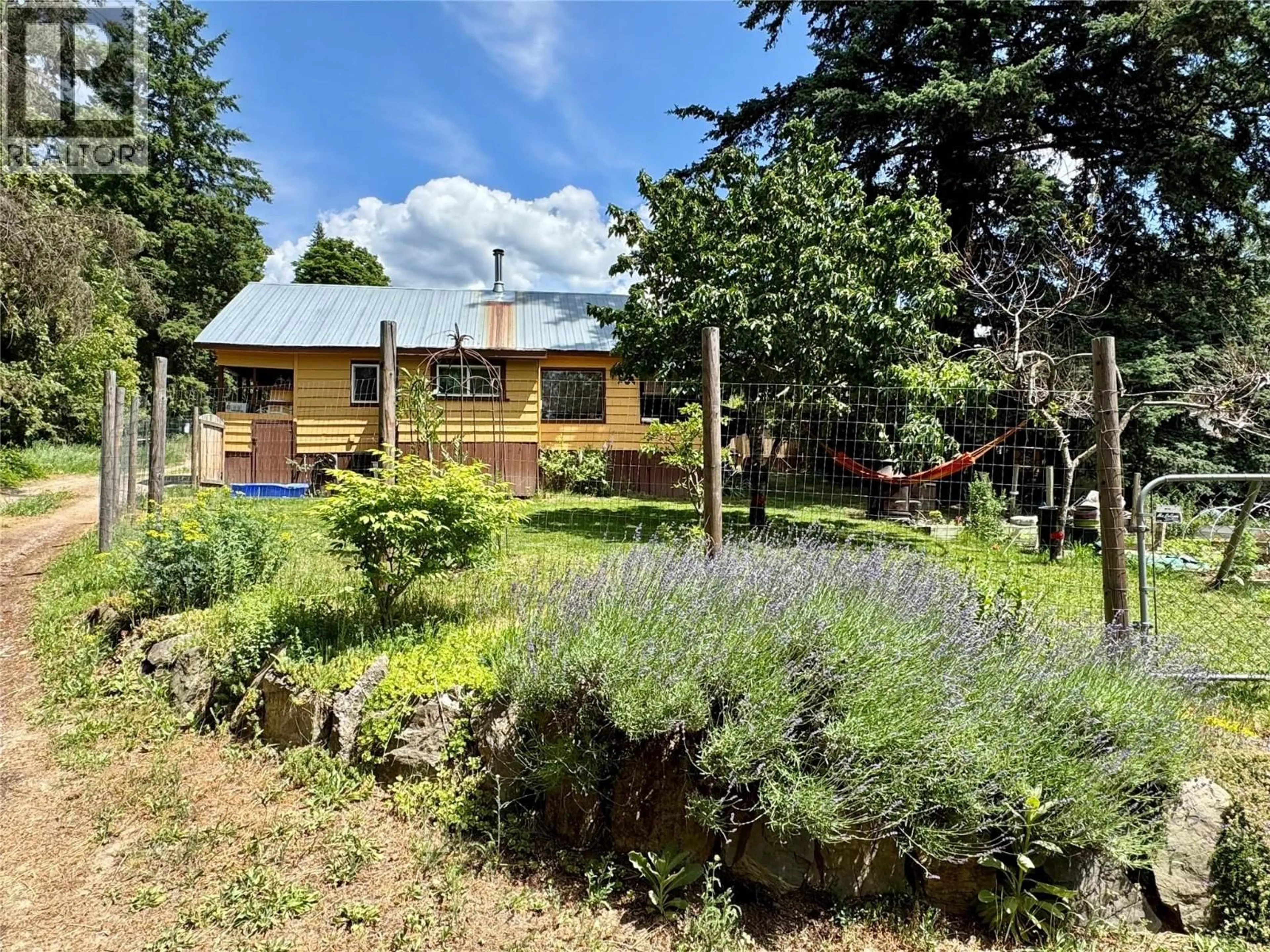 A pic from outside/outdoor area/front of a property/back of a property/a pic from drone, street for 5128 DUCK CREEK ROAD, Wynndel British Columbia V0B2N0