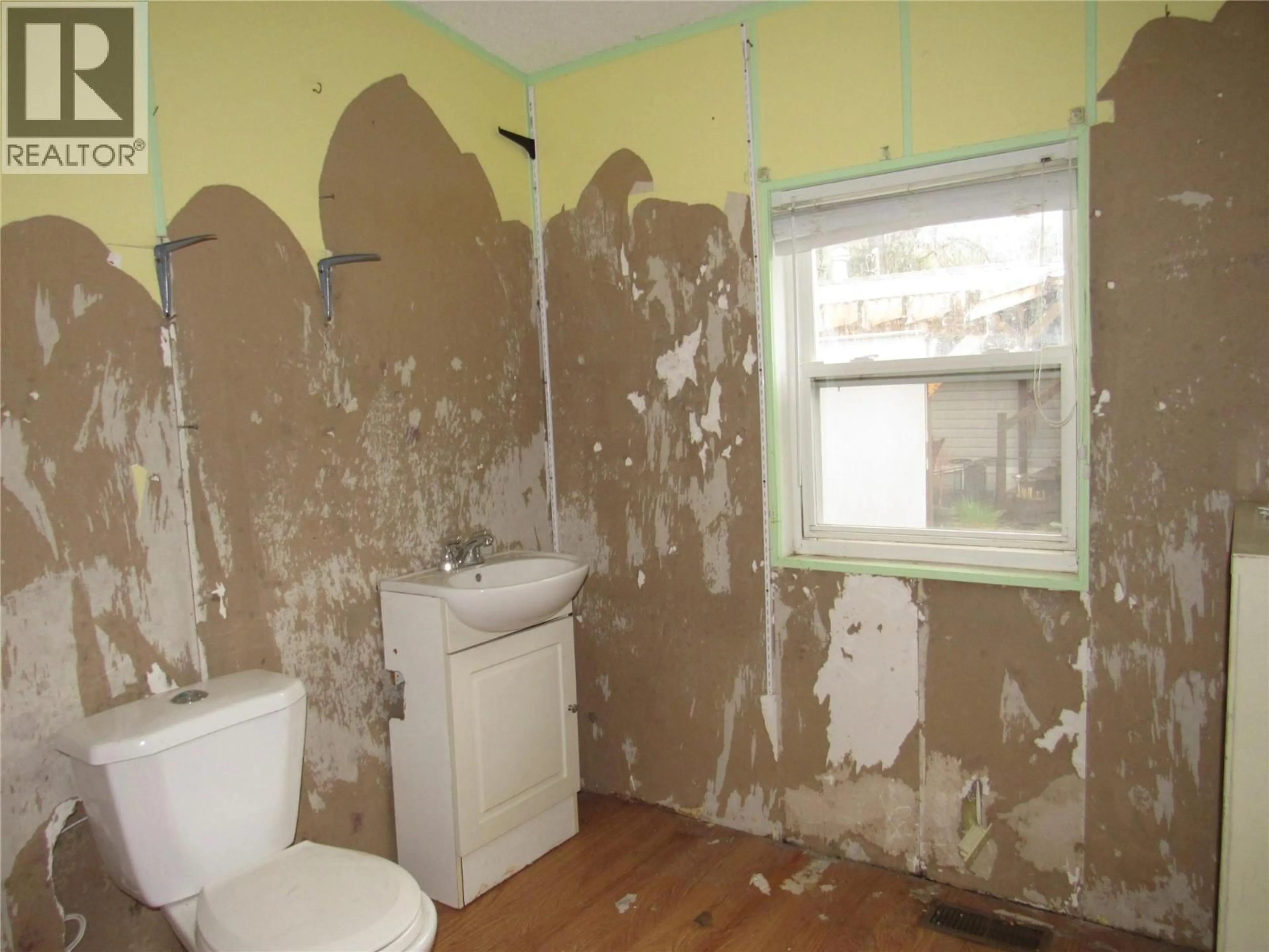 A pic of a room for 13 - 500 16TH AVENUE, Genelle British Columbia V0G1G0