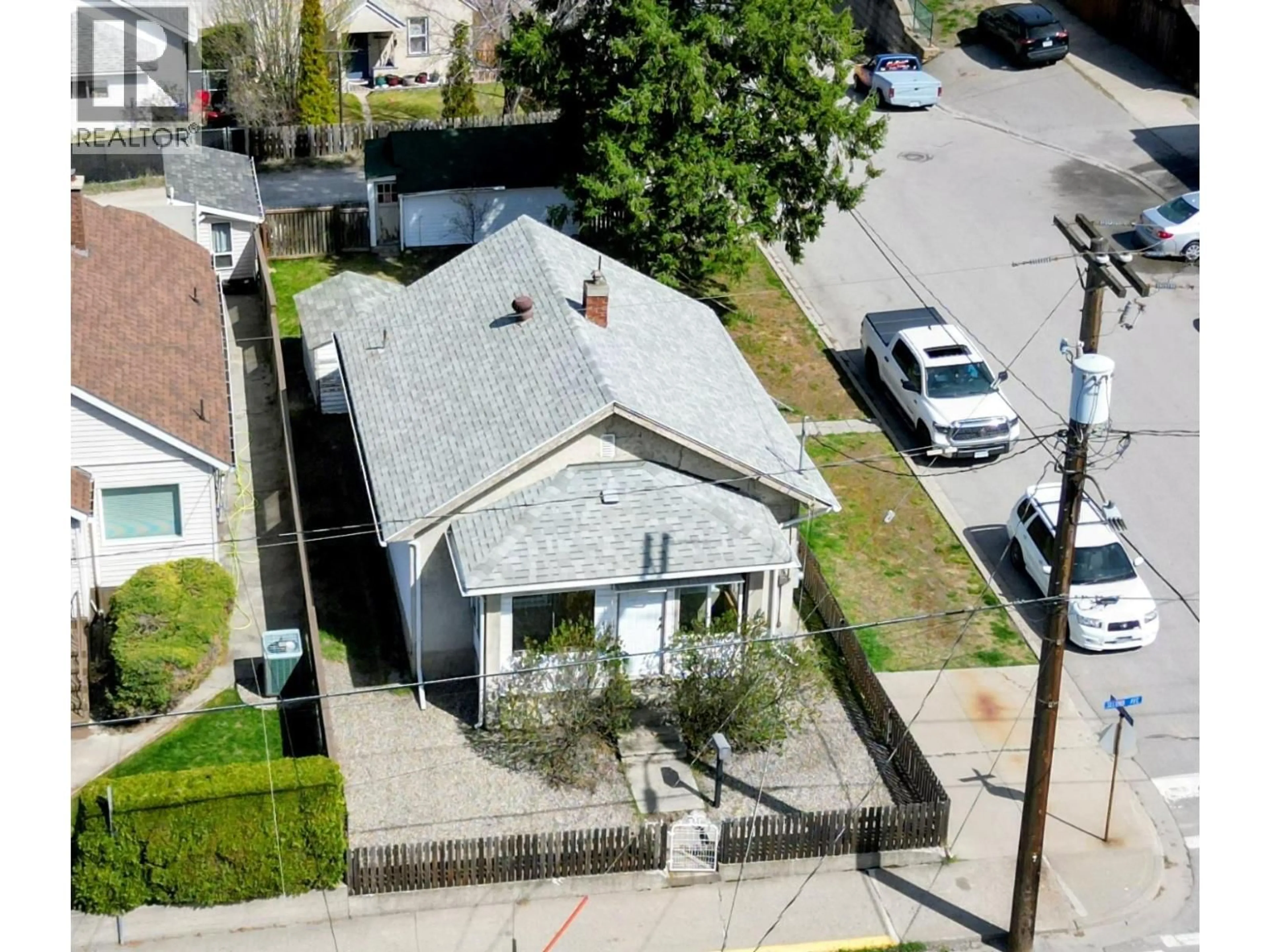 A pic from outside/outdoor area/front of a property/back of a property/a pic from drone, street for 1497 SECOND AVENUE, Trail British Columbia V1R1M1