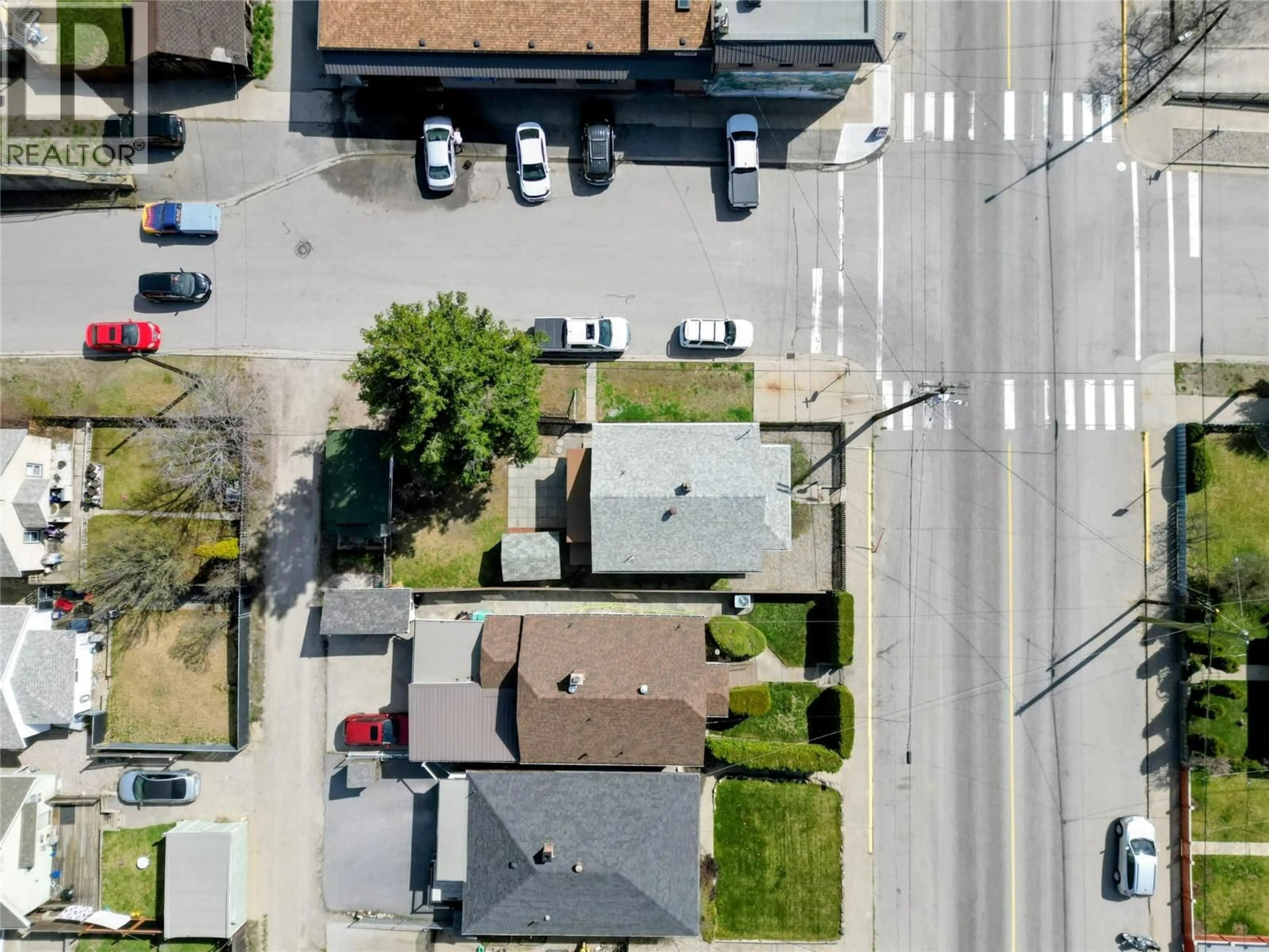 A pic from outside/outdoor area/front of a property/back of a property/a pic from drone, street for 1497 SECOND AVENUE, Trail British Columbia V1R1M1