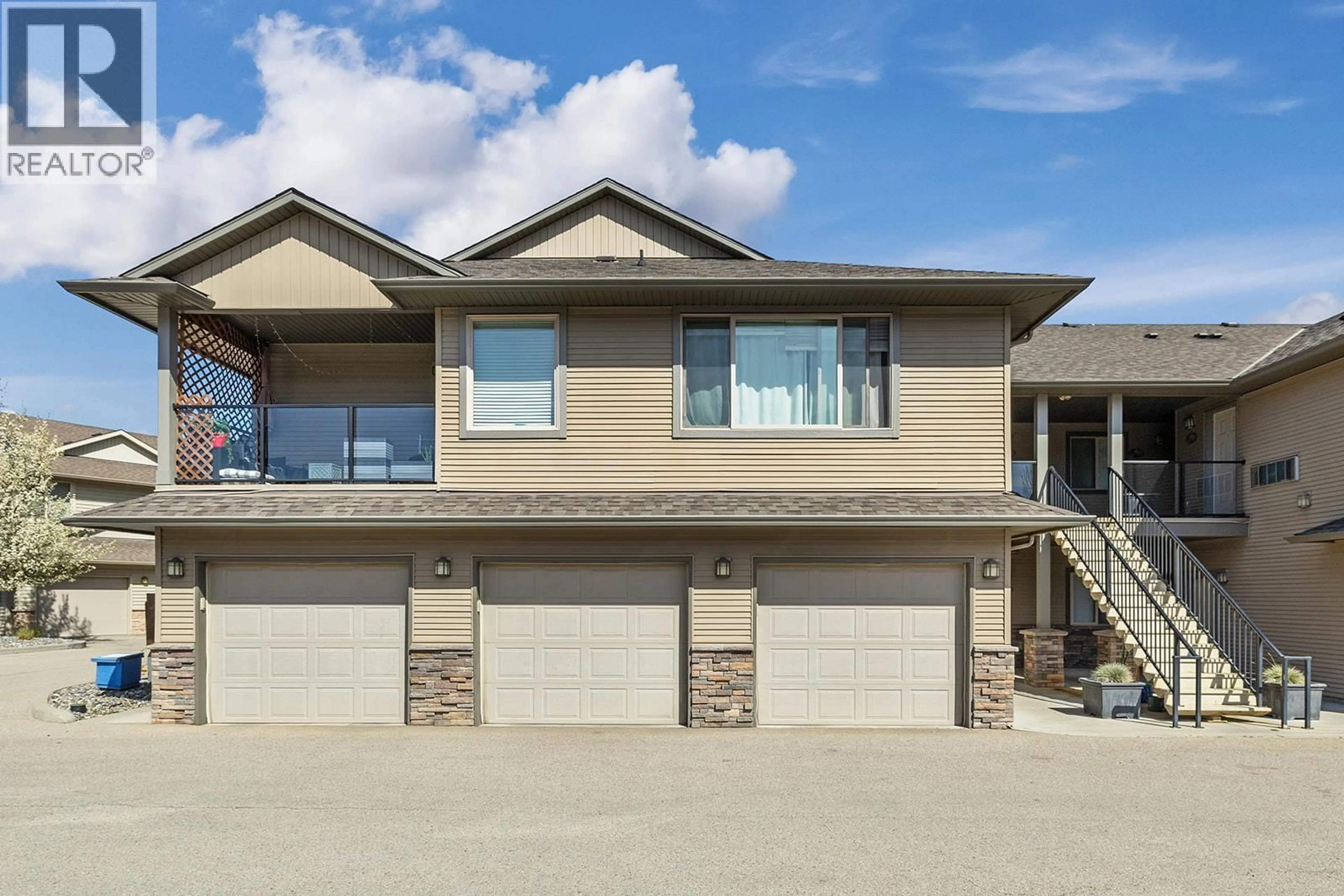 Home with vinyl exterior material, unknown for 401 - 3350 WOODSDALE ROAD, Lake Country British Columbia V4V2R7