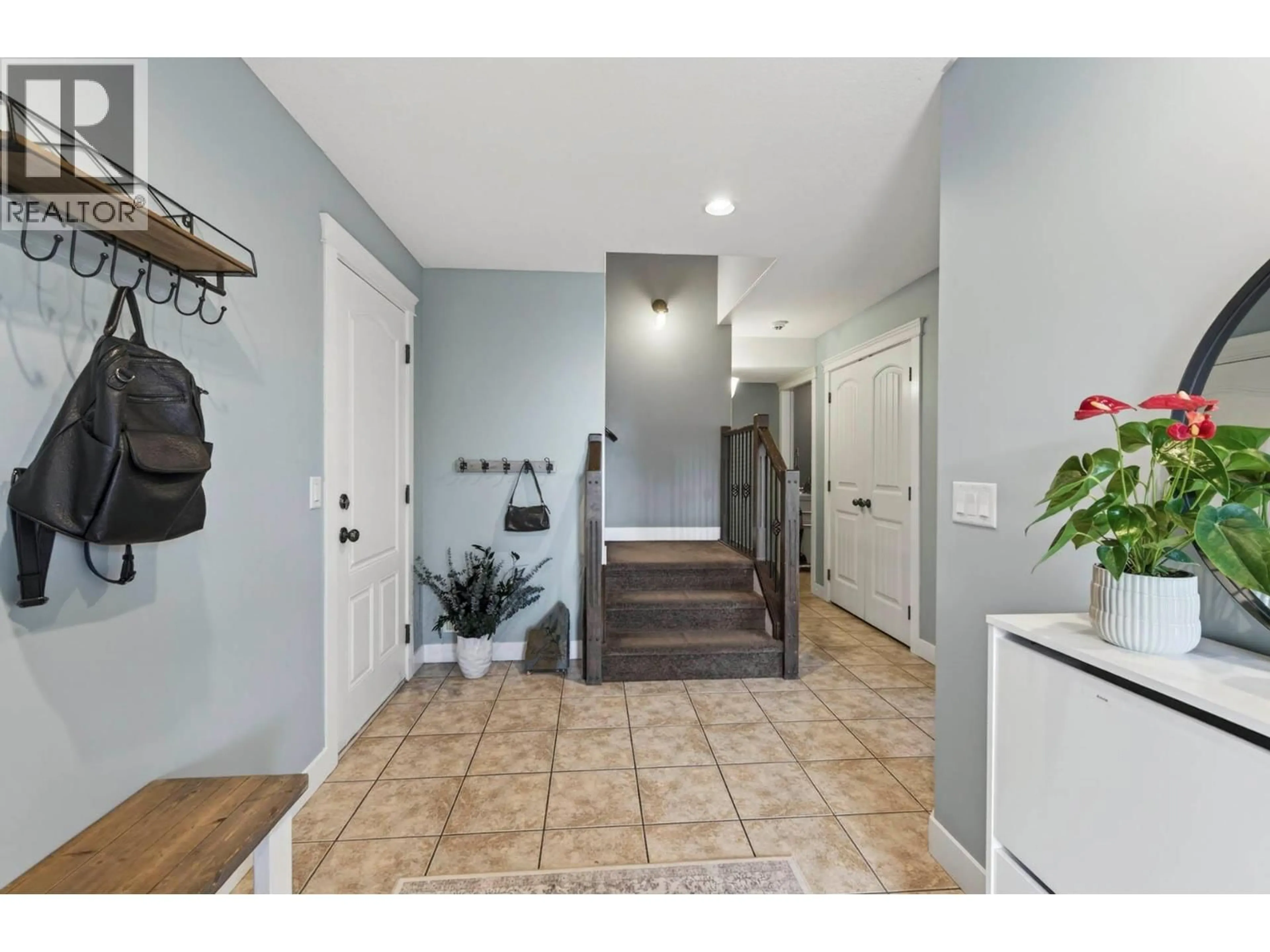 Indoor entryway for 2633 TELFORD DRIVE, Kamloops British Columbia V1S0A3