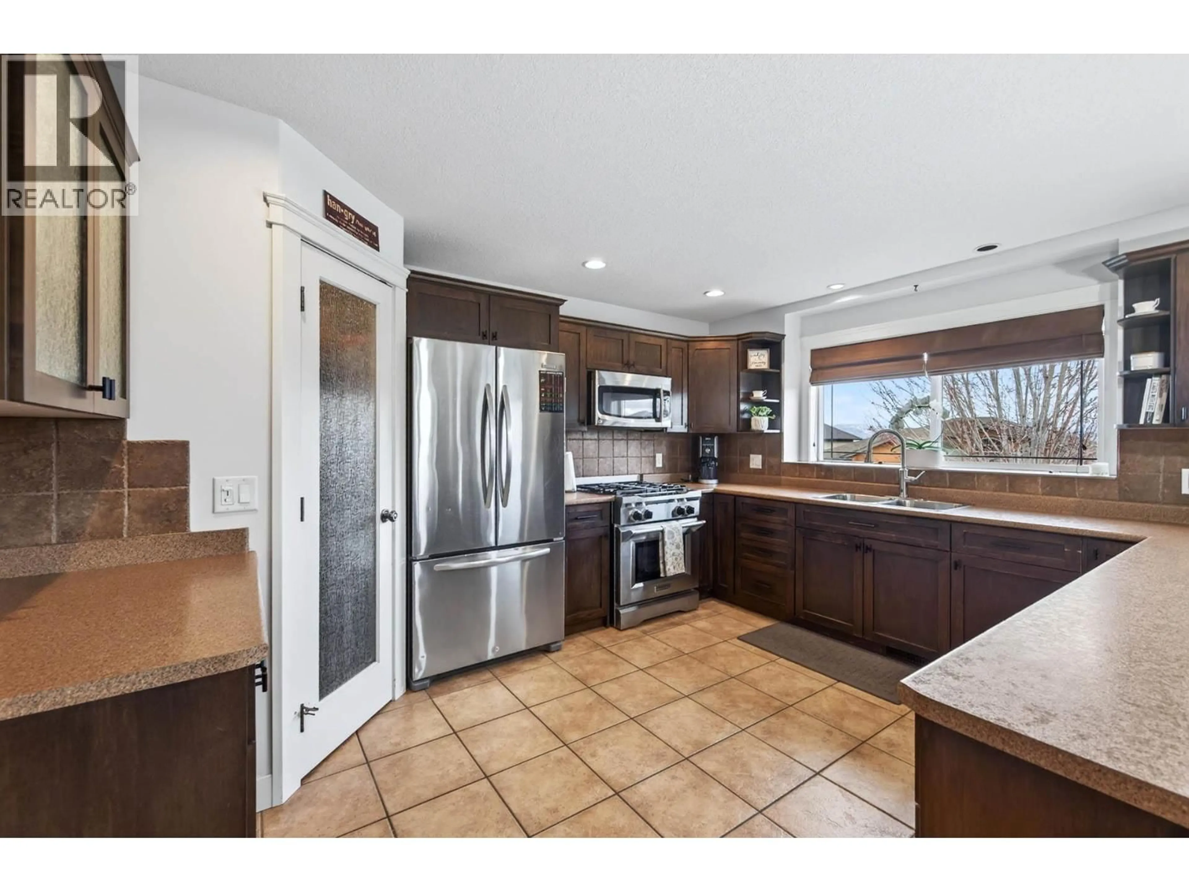 Open concept kitchen, ceramic/tile floor for 2633 TELFORD DRIVE, Kamloops British Columbia V1S0A3
