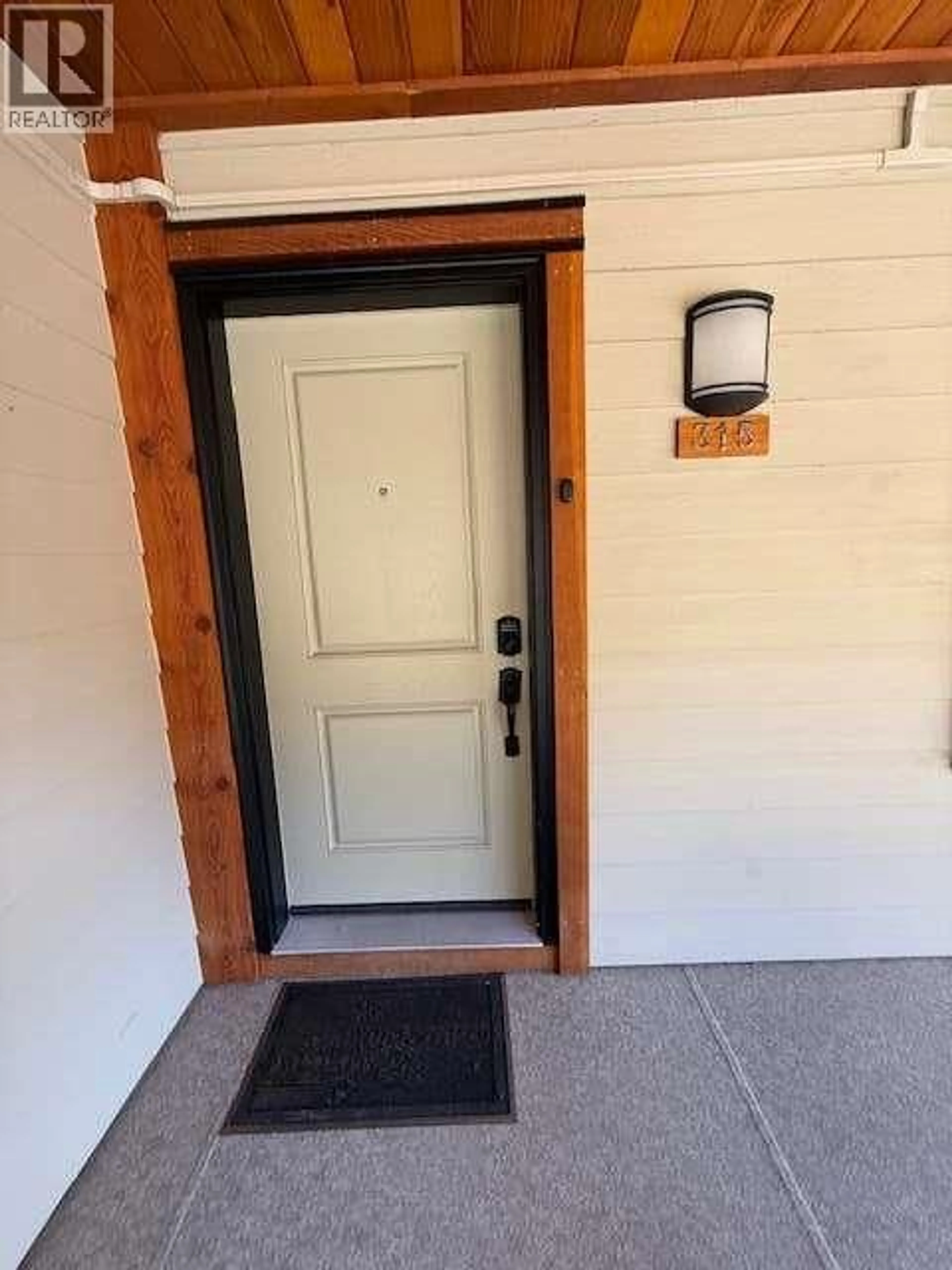 Indoor entryway for 315 - 5570 BROADWATER ROAD, Castlegar British Columbia V1N0A1