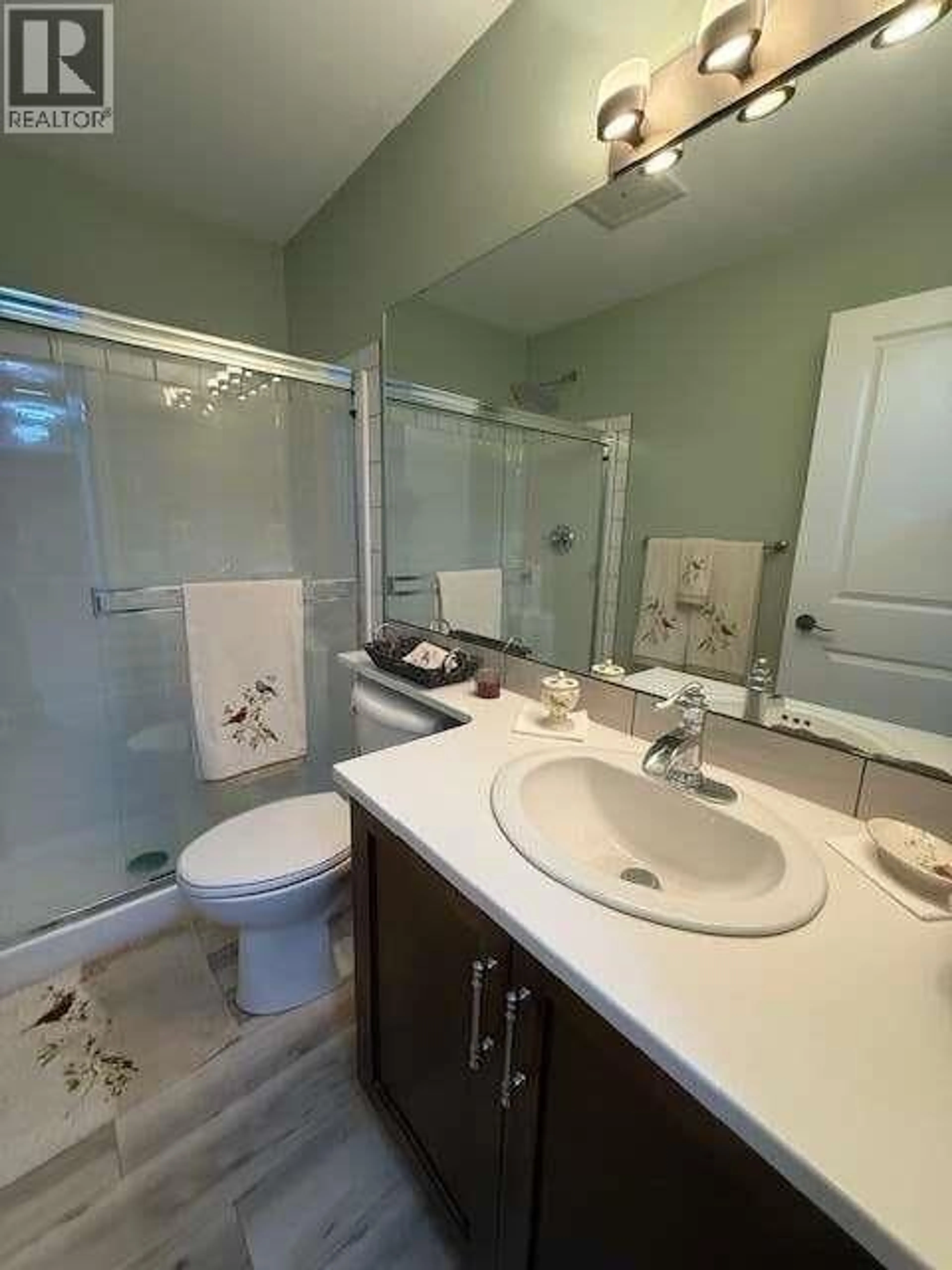 Standard bathroom, ceramic/tile floor for 315 - 5570 BROADWATER ROAD, Castlegar British Columbia V1N0A1