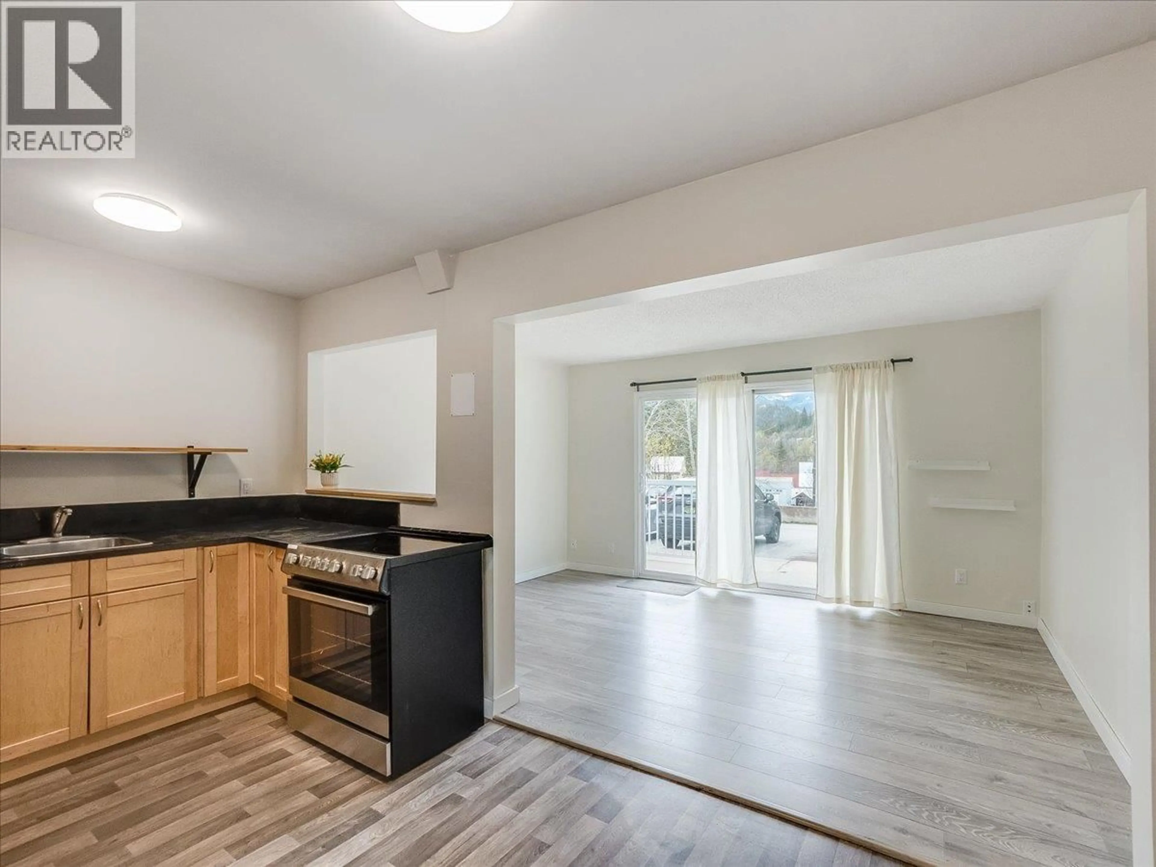 Open concept kitchen, unknown for 116 - 880 WORDSWORTH AVENUE, Warfield British Columbia V1R2E9