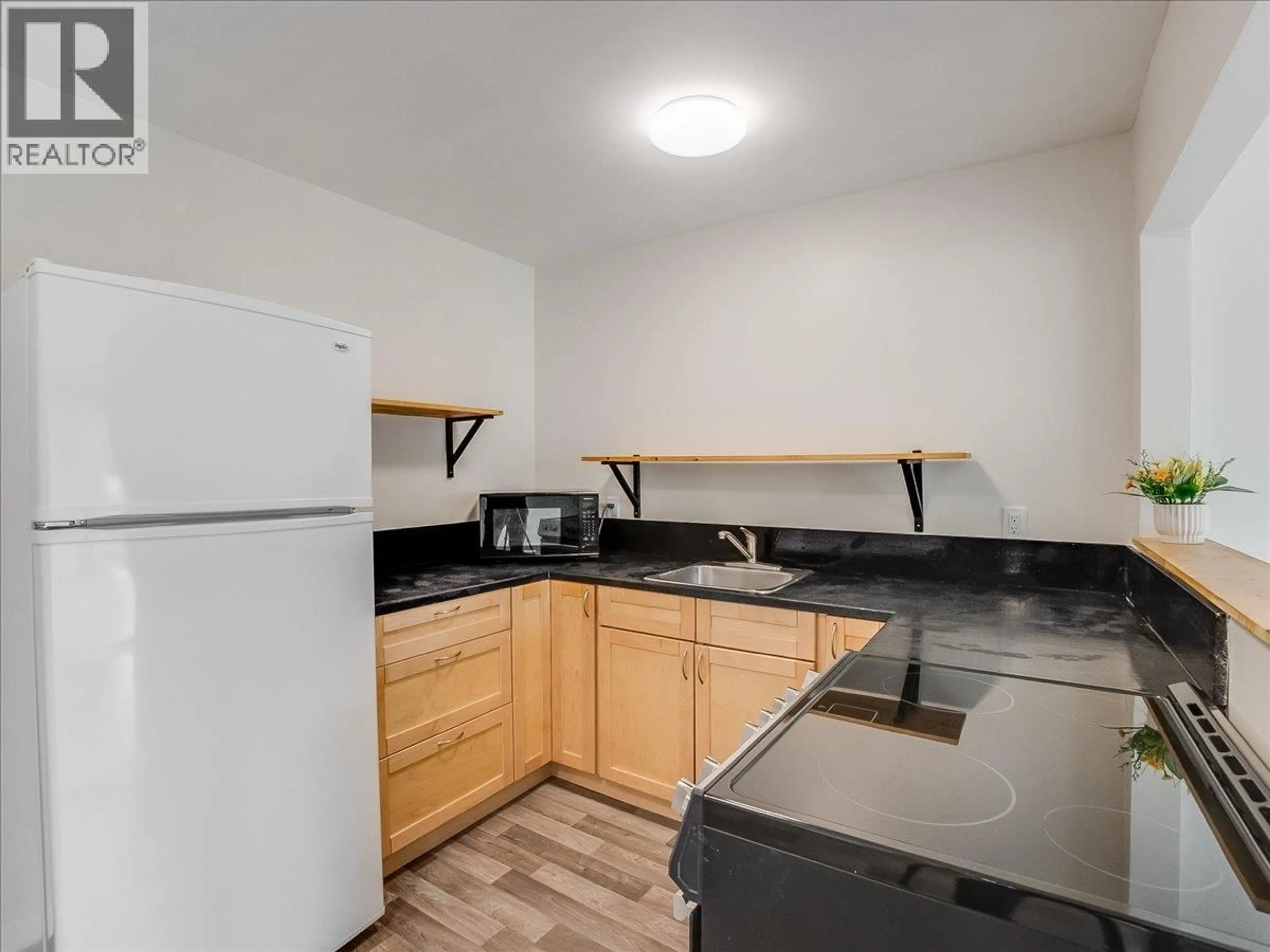 Standard kitchen, unknown for 116 - 880 WORDSWORTH AVENUE, Warfield British Columbia V1R2E9