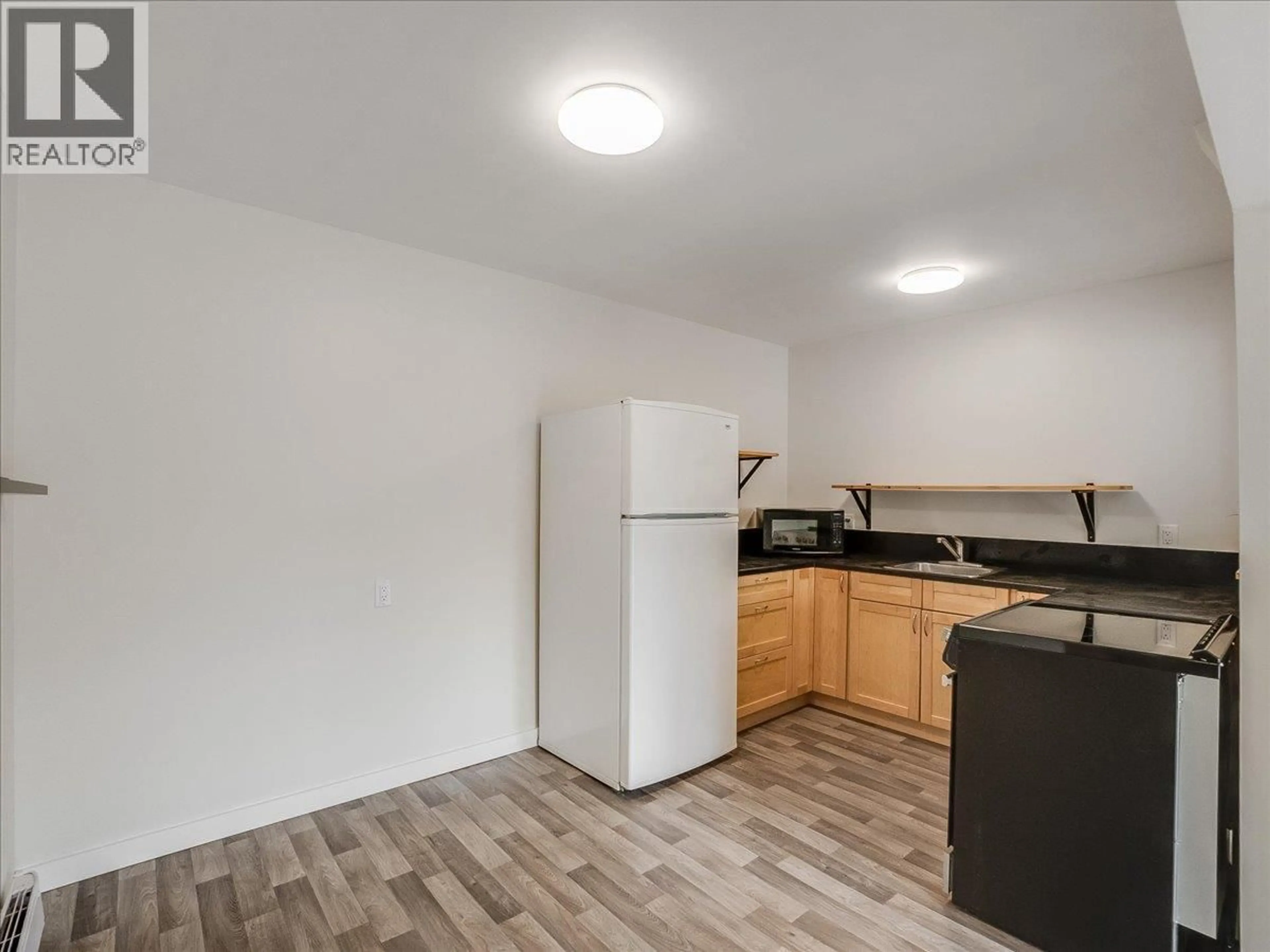 Standard kitchen, unknown for 116 - 880 WORDSWORTH AVENUE, Warfield British Columbia V1R2E9