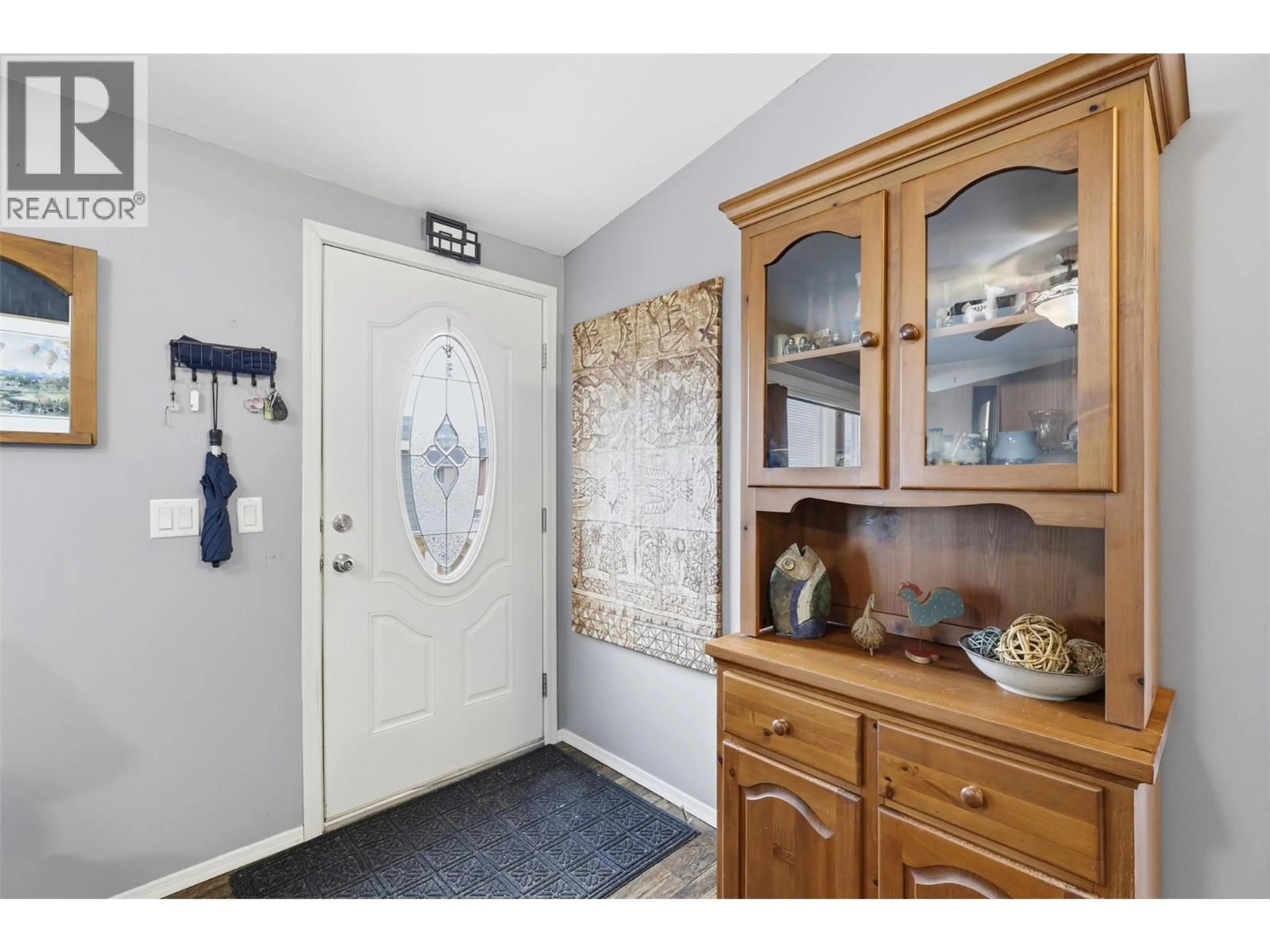 Indoor entryway for 9 - 712 SHUSWAP ROAD EAST, Kamloops British Columbia V2H0C8