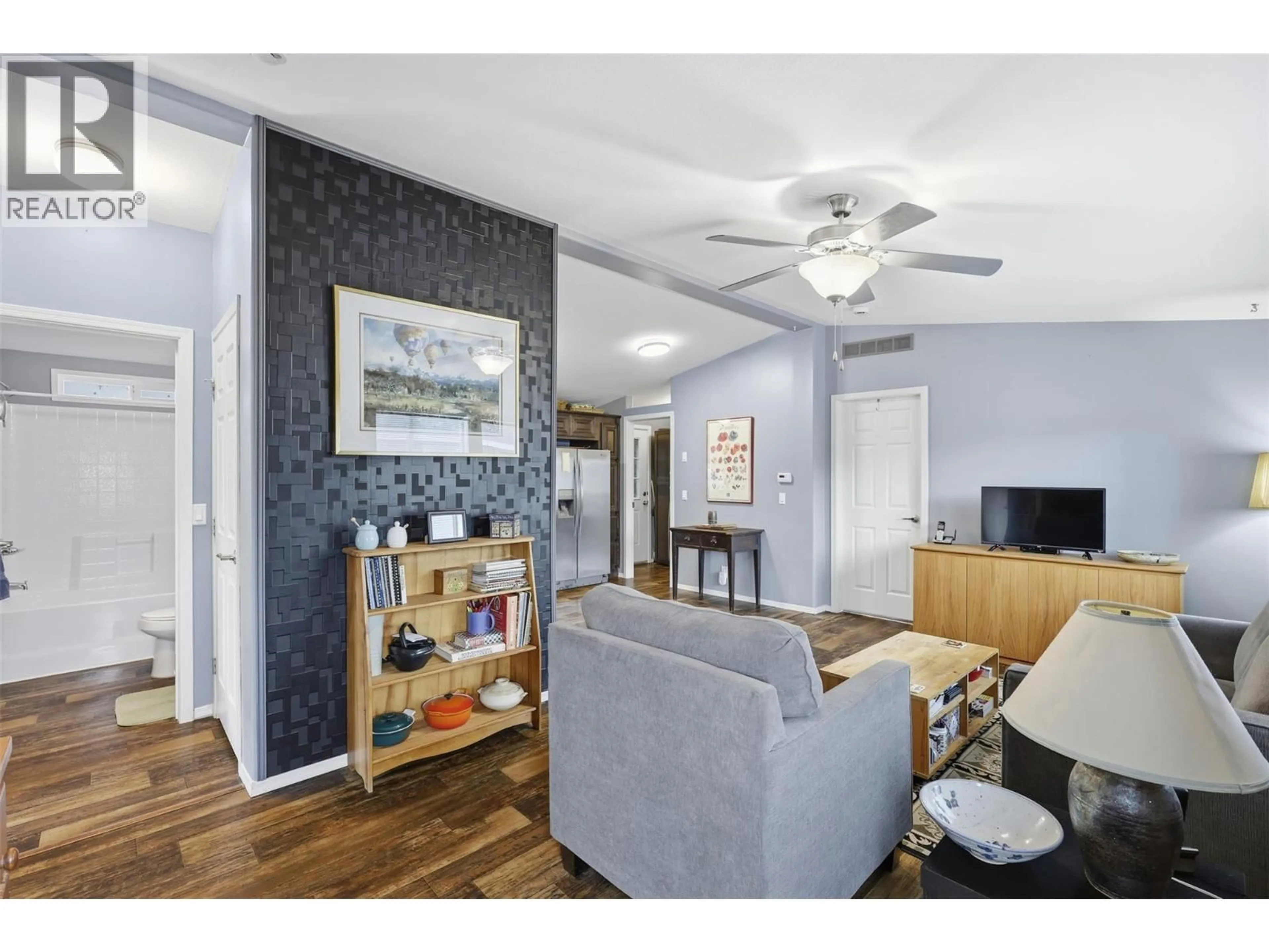 Living room with furniture, wood/laminate floor for 9 - 712 SHUSWAP ROAD EAST, Kamloops British Columbia V2H0C8