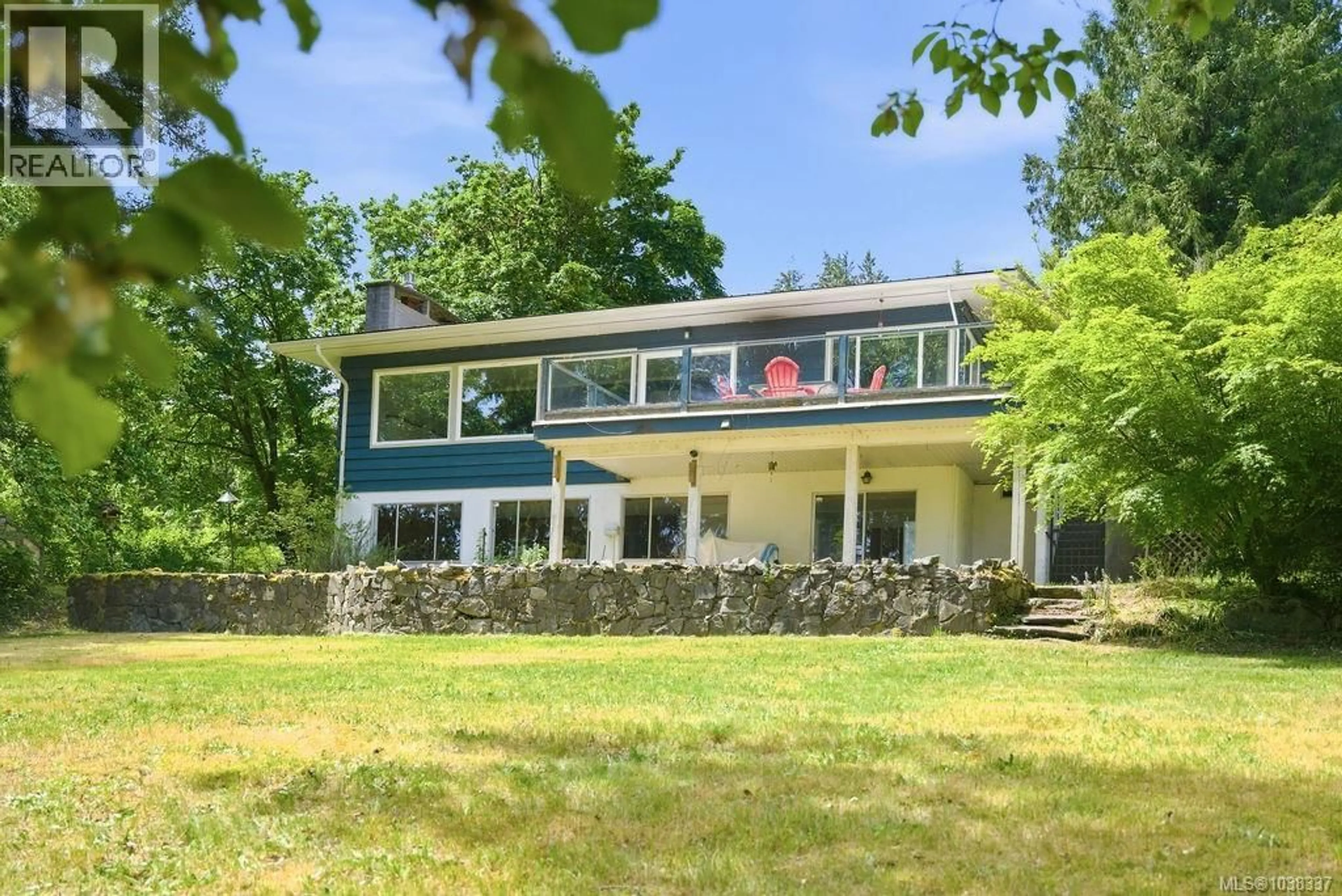 A pic from outside/outdoor area/front of a property/back of a property/a pic from drone, building for 1068 MANLEY STREET, Duncan British Columbia V9L5X2
