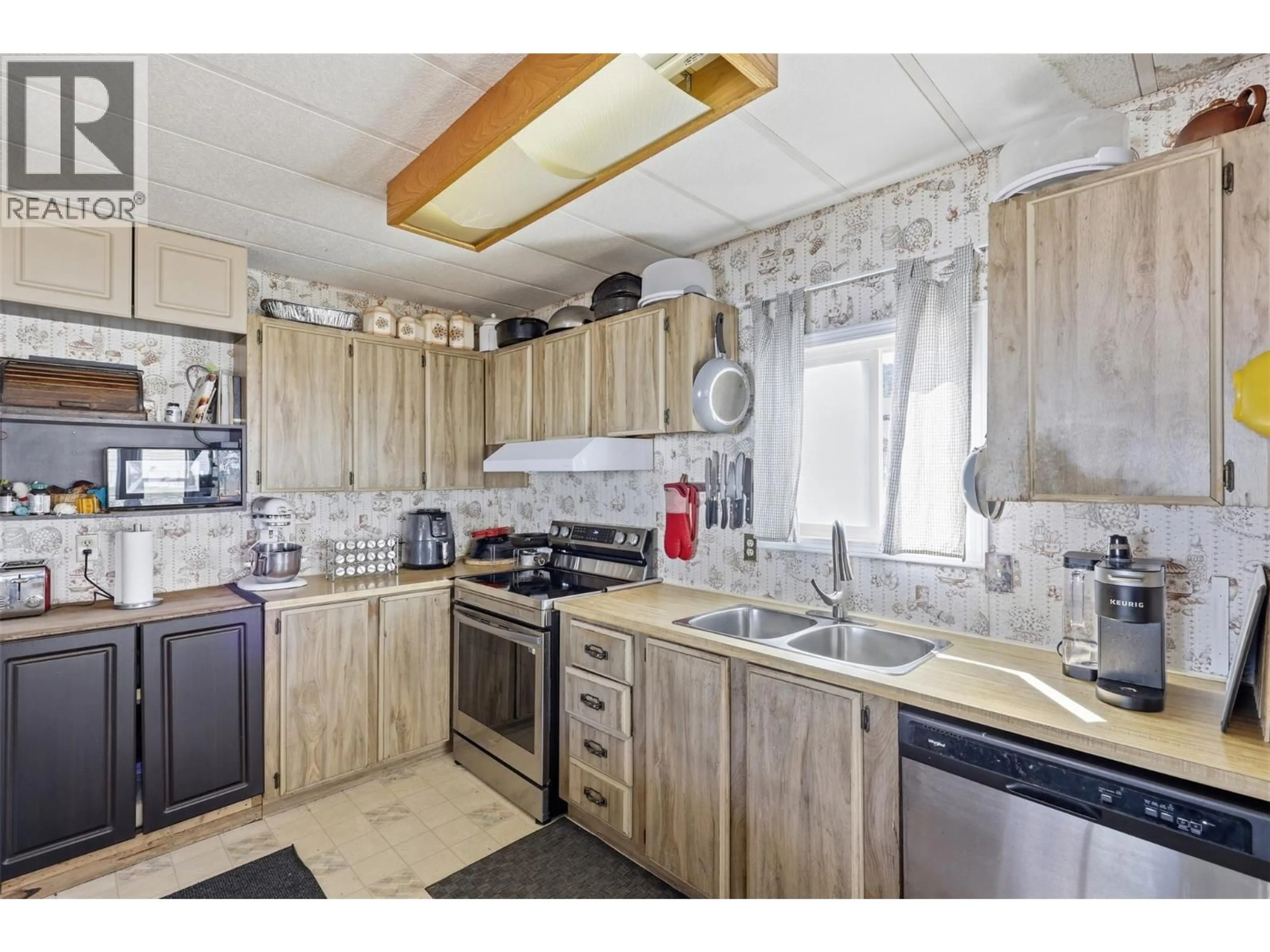 Standard kitchen, unknown for 73 - 1555 HOWE ROAD, Kamloops British Columbia V1S1V1