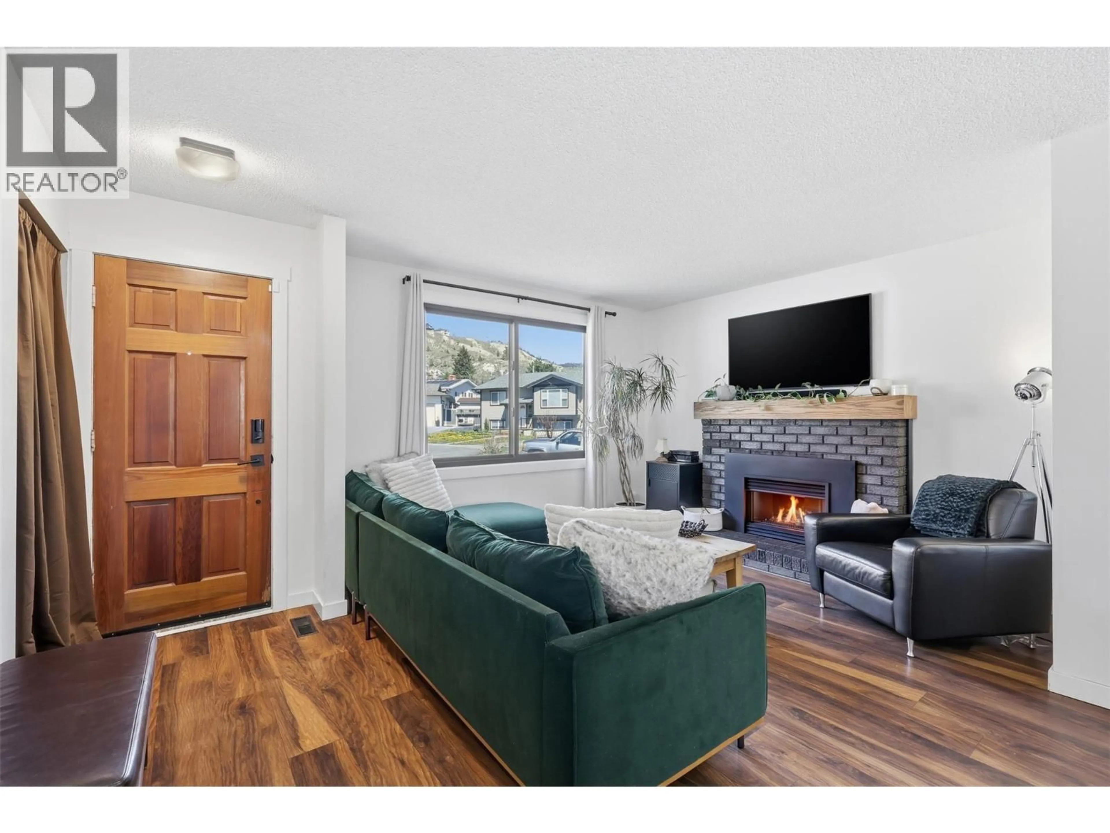 Living room with furniture, wood/laminate floor for 2177 COMMUNITY PLACE, Kamloops British Columbia V2B7Y6