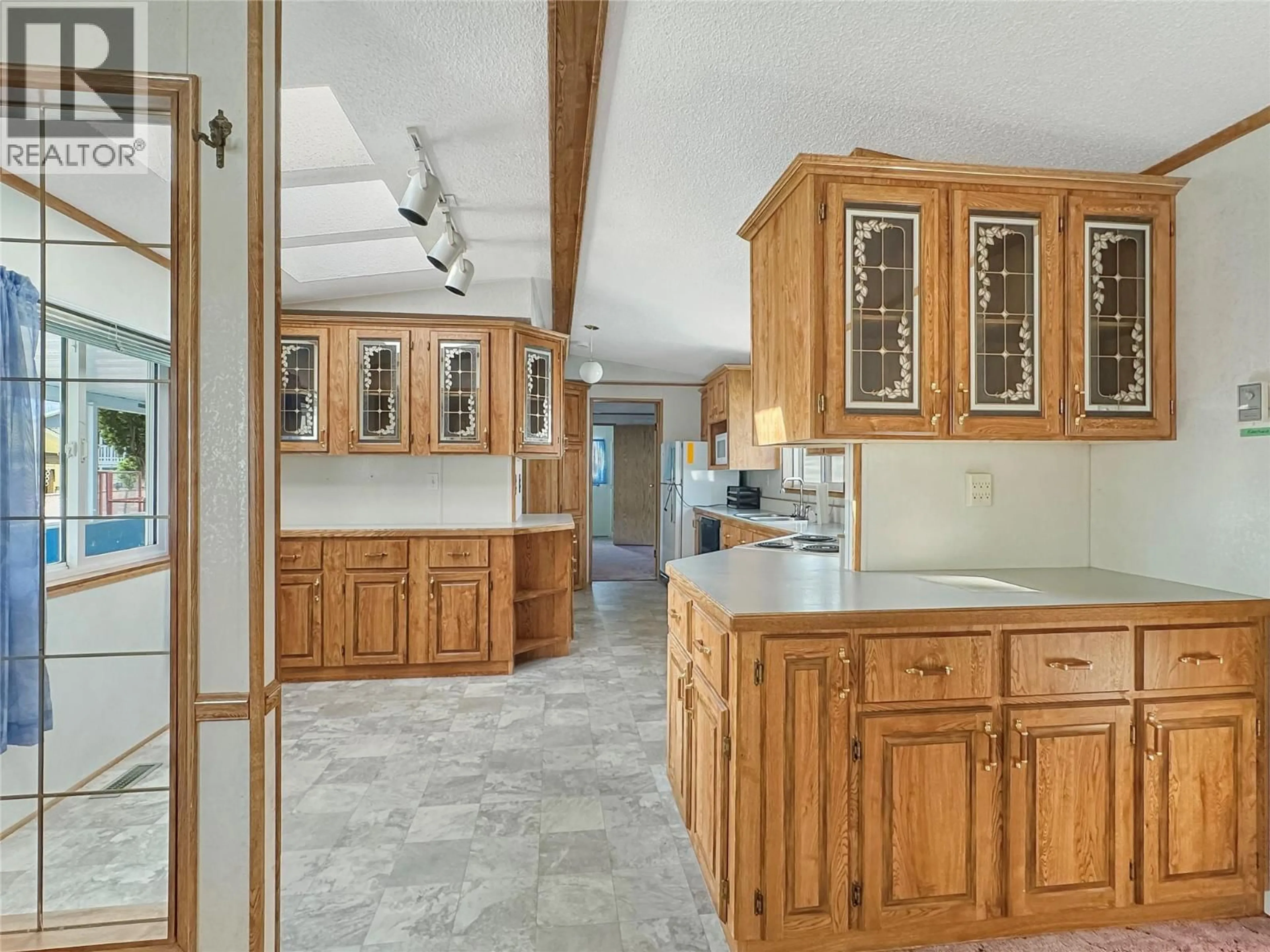 Open concept kitchen, ceramic/tile floor for 46 - 6778 TUCELNUIT DRIVE, Oliver British Columbia V0H1T3