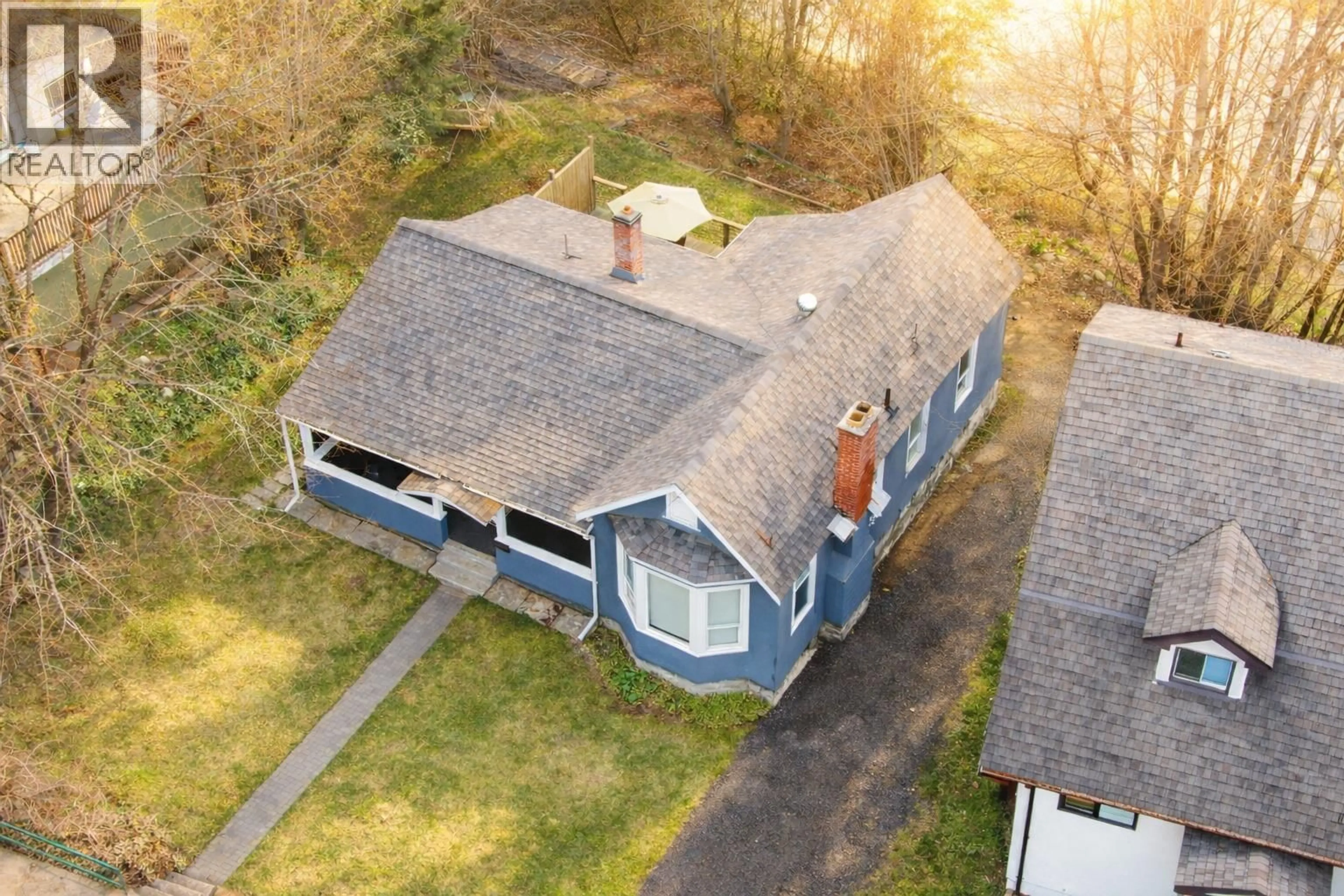 A pic from outside/outdoor area/front of a property/back of a property/a pic from drone, building for 1320 FALLS STREET, Nelson British Columbia V1L1J4