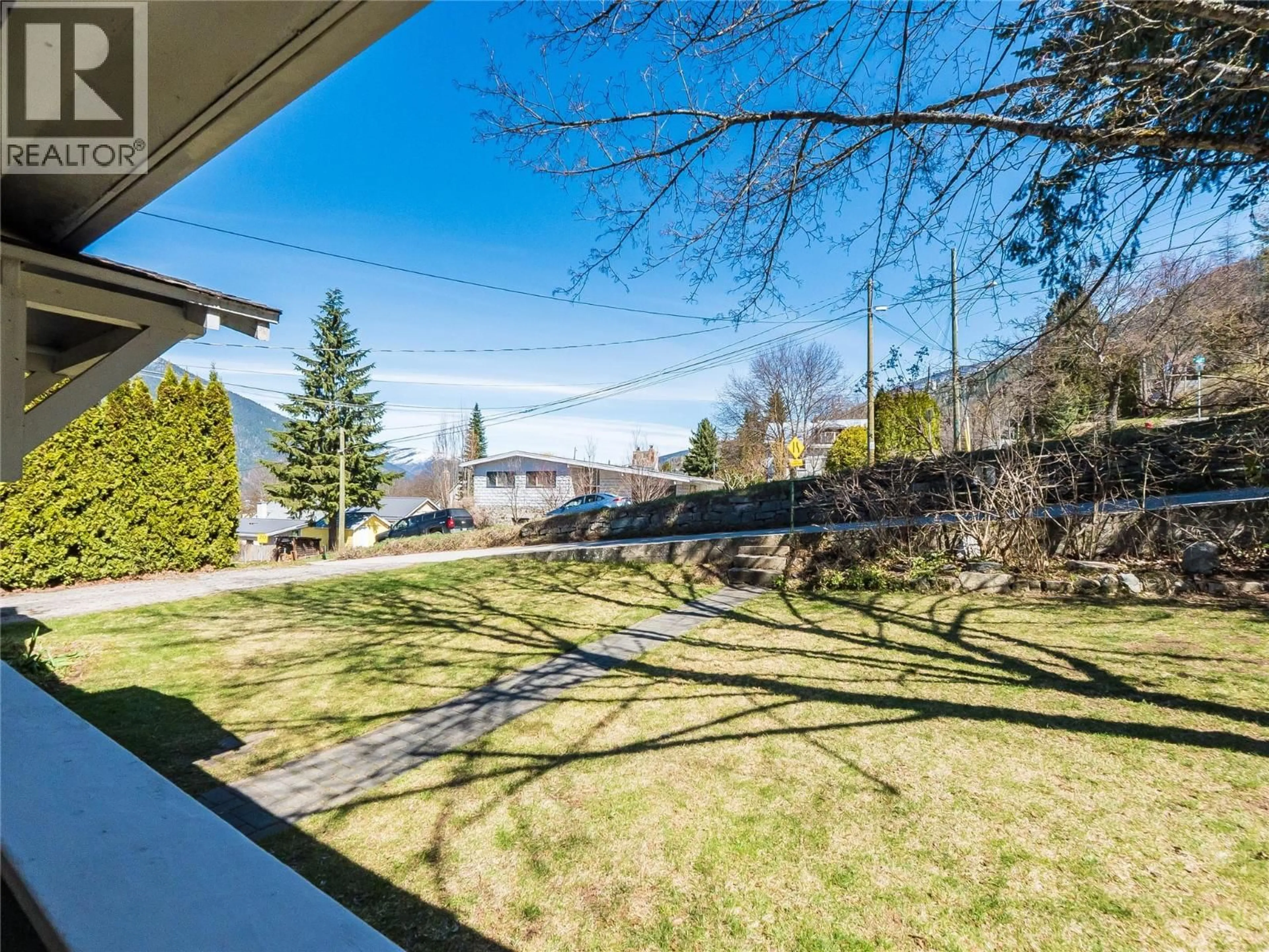 Patio, mountain view for 1320 FALLS STREET, Nelson British Columbia V1L1J4