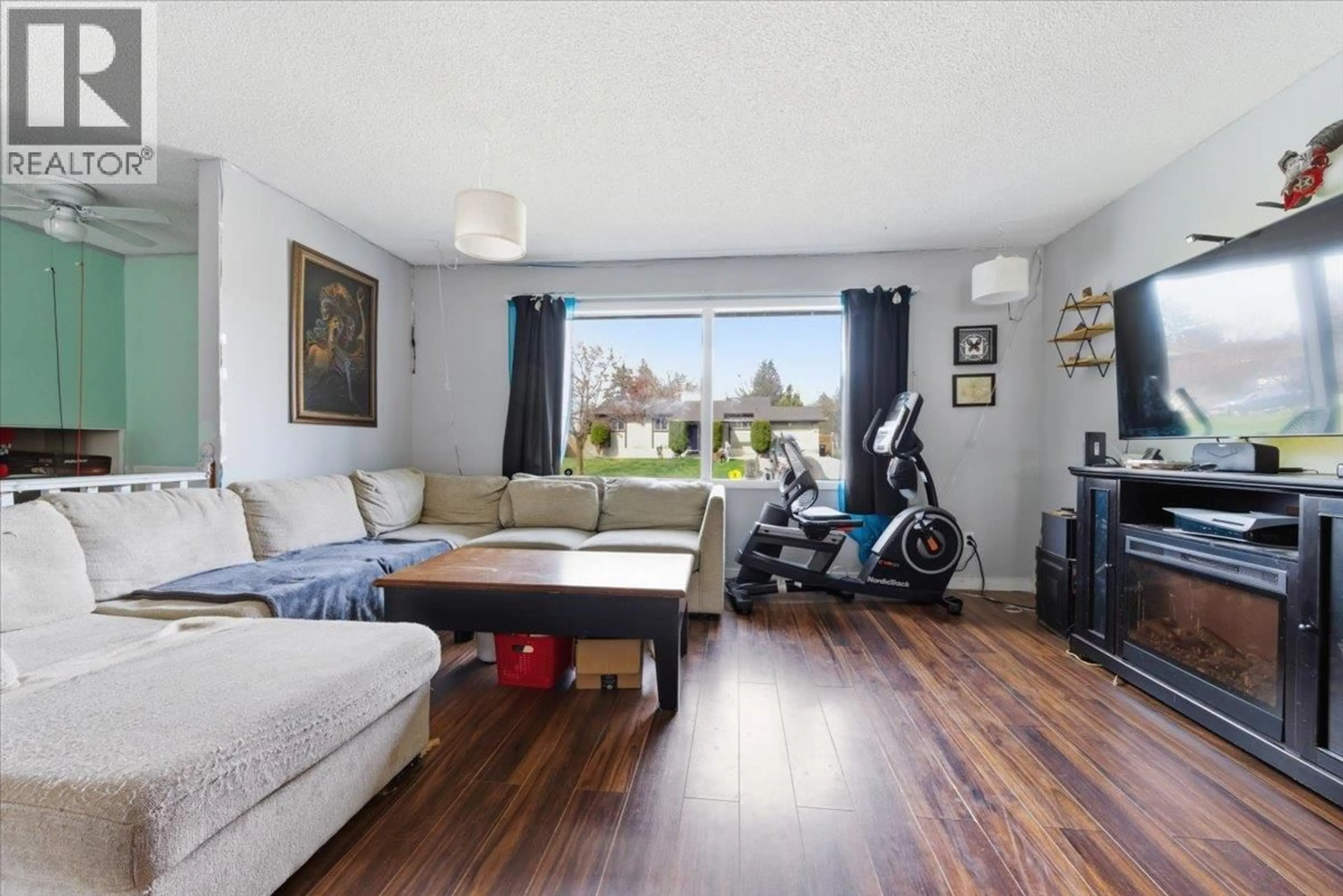 Living room with furniture, wood/laminate floor for 2002 21 AVENUE, Vernon British Columbia V1T7B9