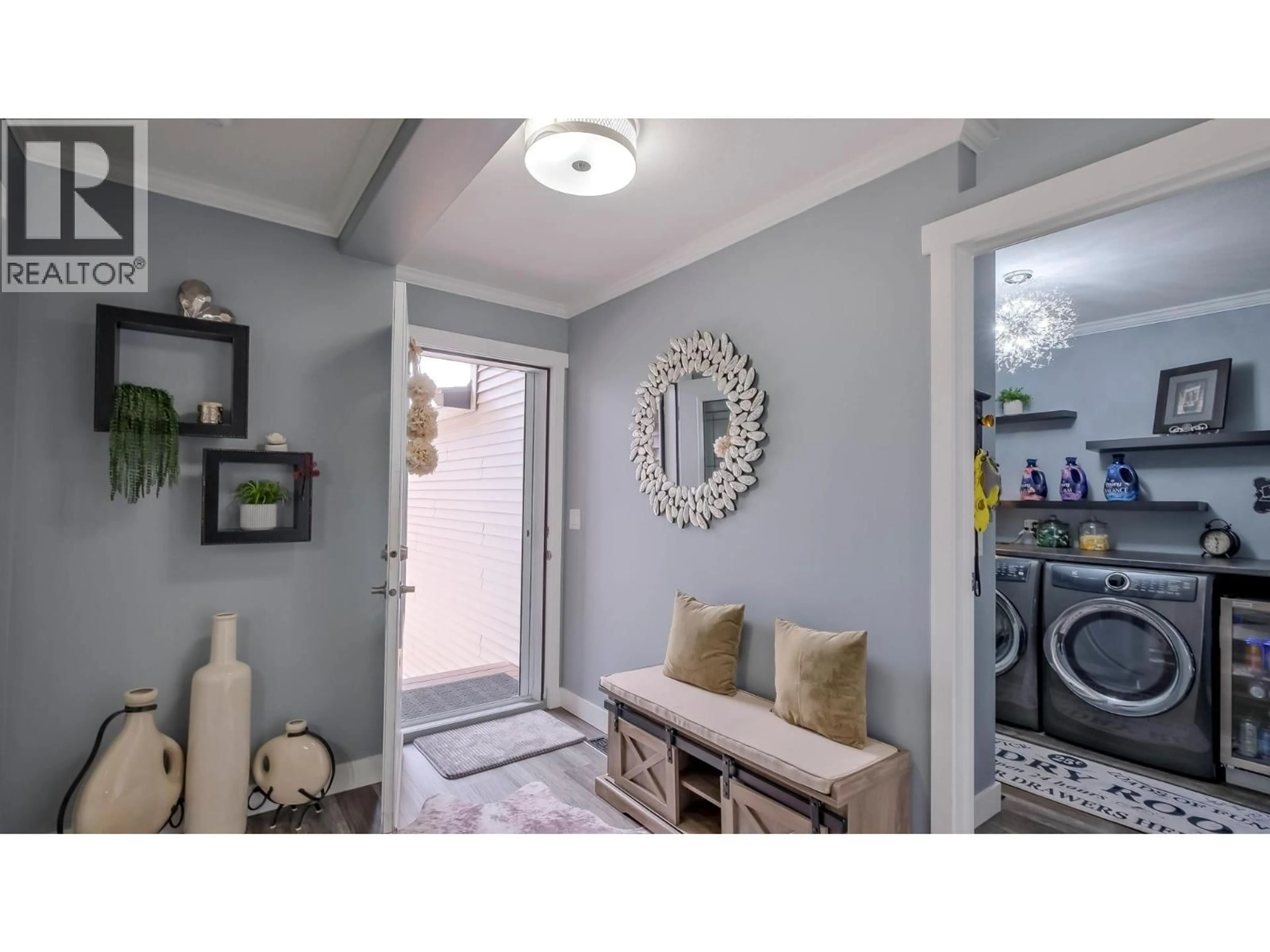 Indoor entryway for 76 - 1835 NANCEE WAY COURT, Kelowna British Columbia V1Z4C1