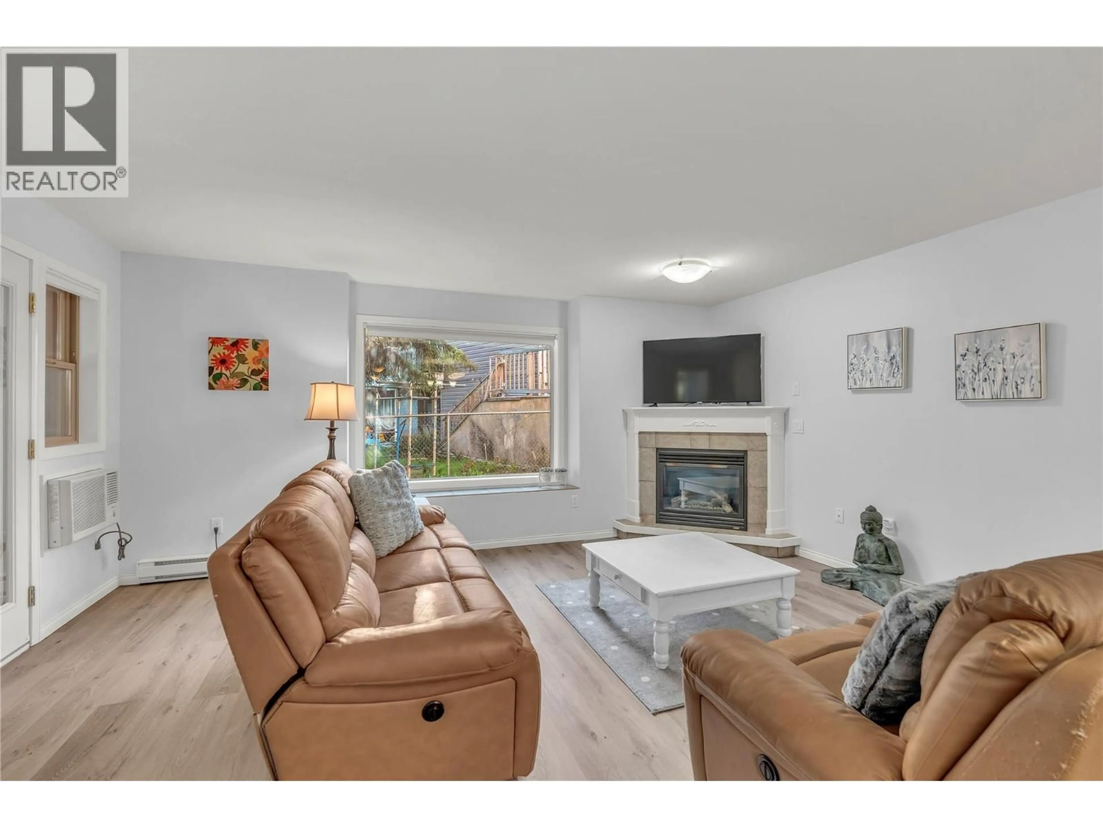 Living room with furniture, unknown for 202 - 9307 62ND AVENUE, Osoyoos British Columbia V0H1V1