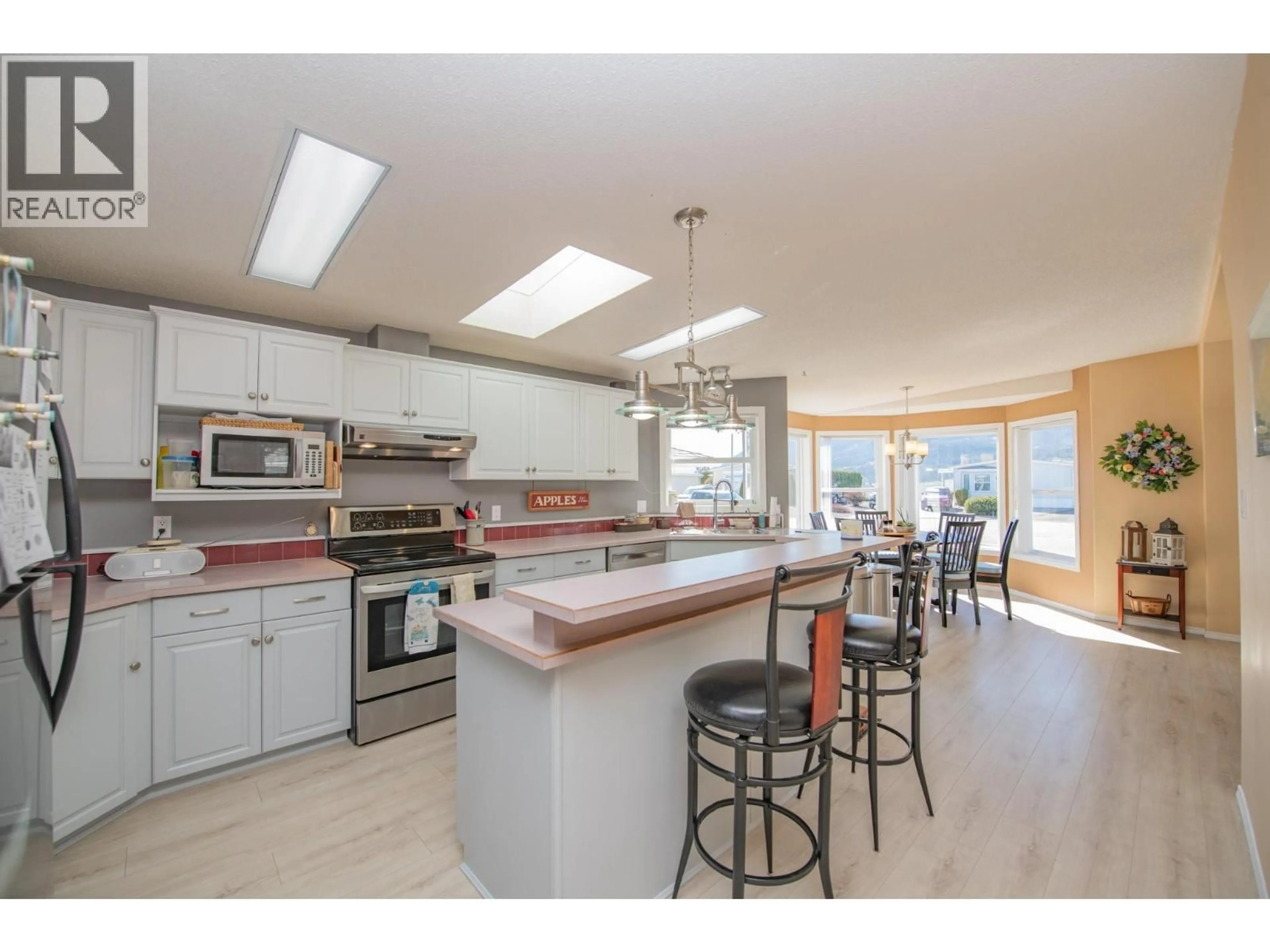 Open concept kitchen, ceramic/tile floor for 27 - 9510 97 HIGHWAY, Vernon British Columbia V1T6N6