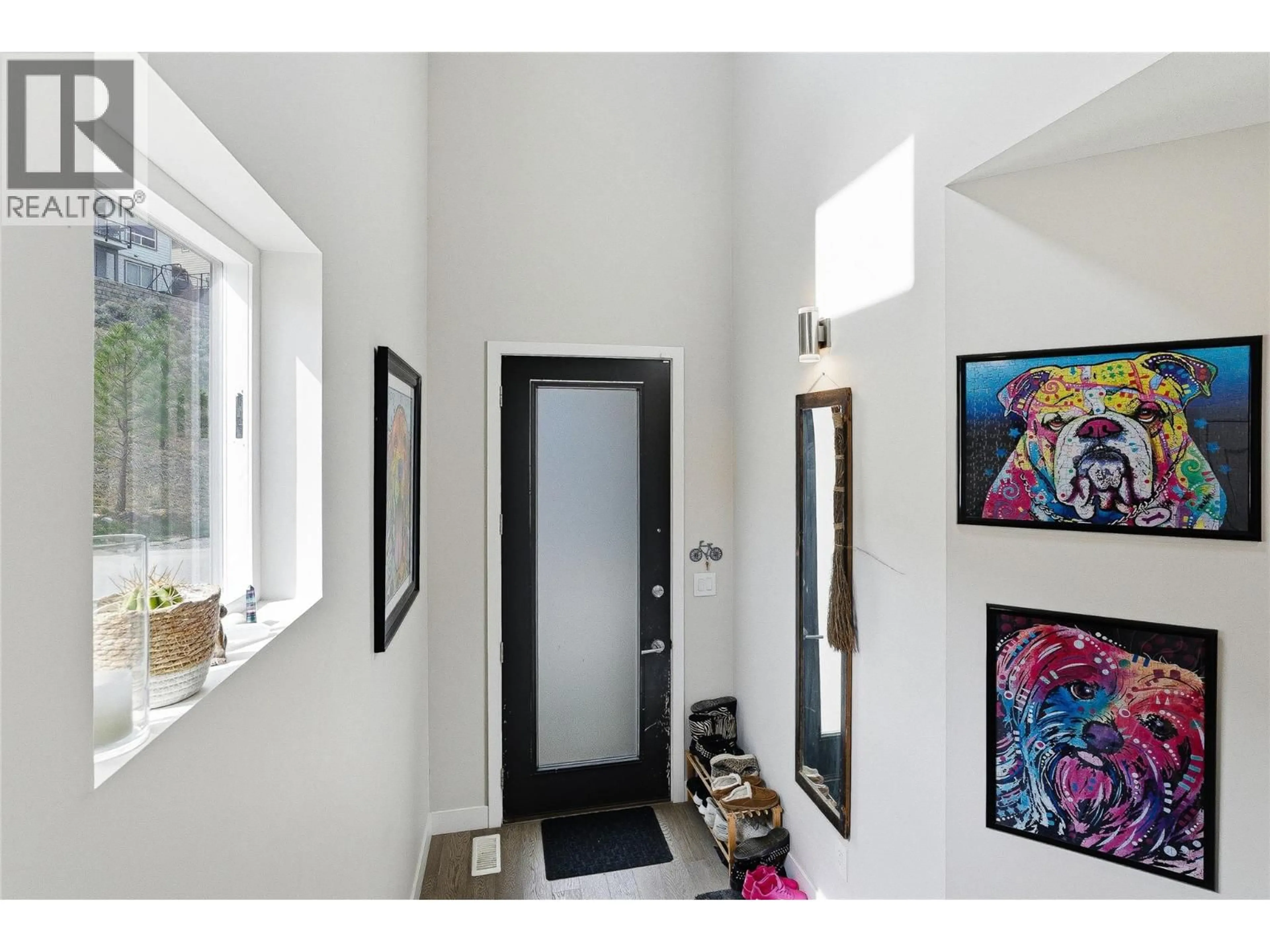 Indoor entryway for 102 - 2045 STAGECOACH DRIVE, Kamloops British Columbia V2B0H8