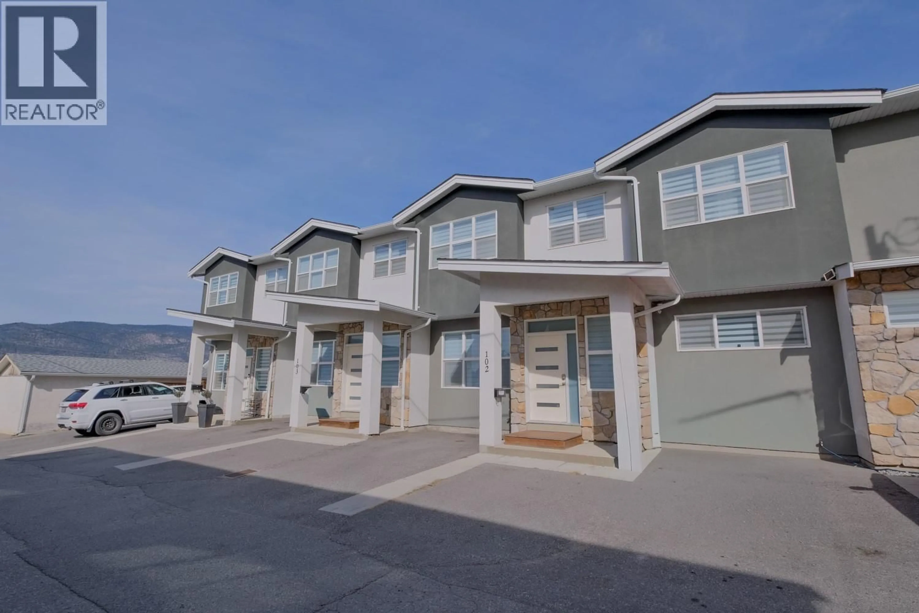 Home with vinyl exterior material, street for 102 - 1273 GOVERNMENT STREET, Penticton British Columbia V2A4V6