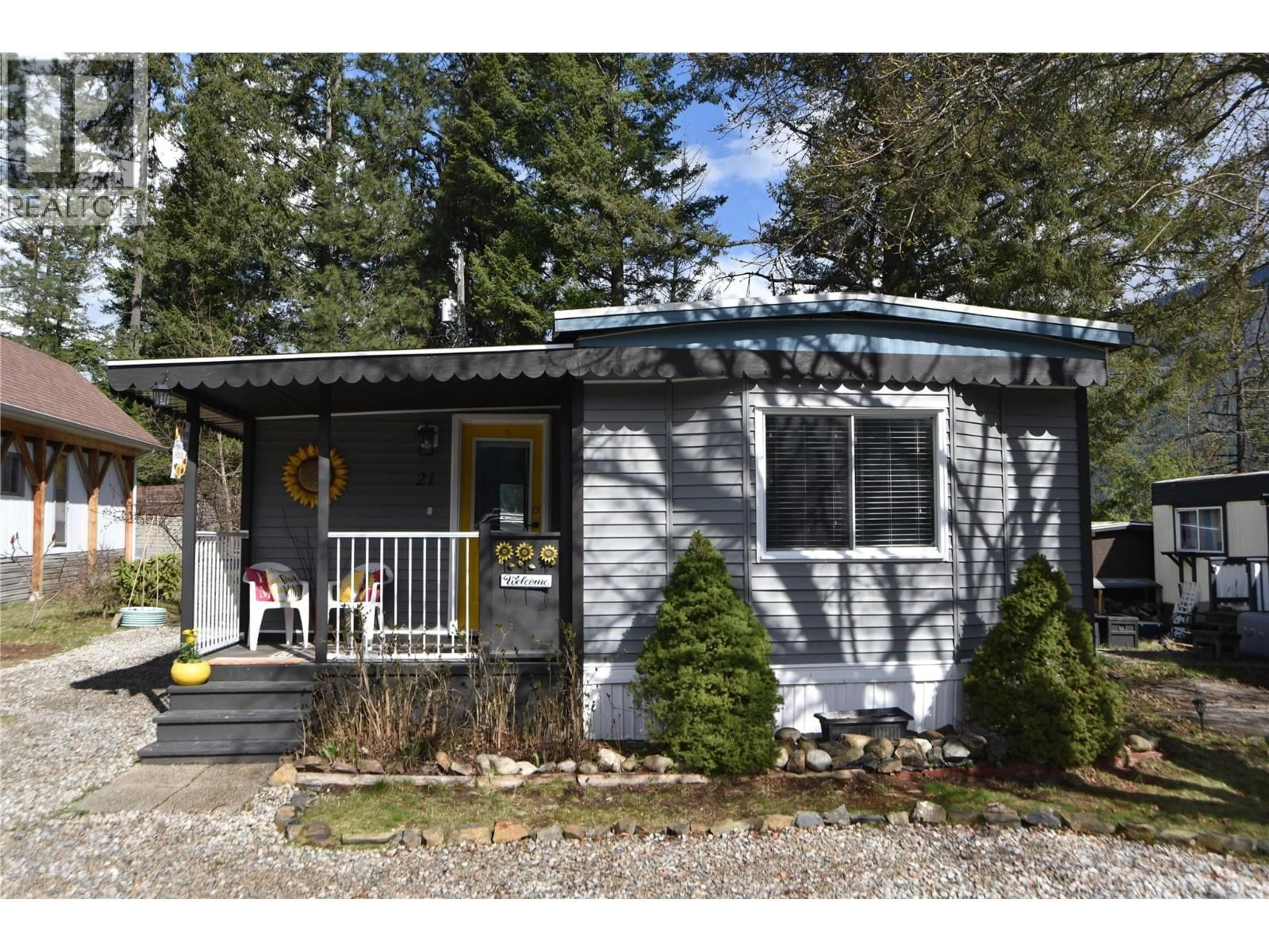 Home with vinyl exterior material, street for 21 - 2756 GREENWOOD ROAD, Nelson British Columbia V1L6L2