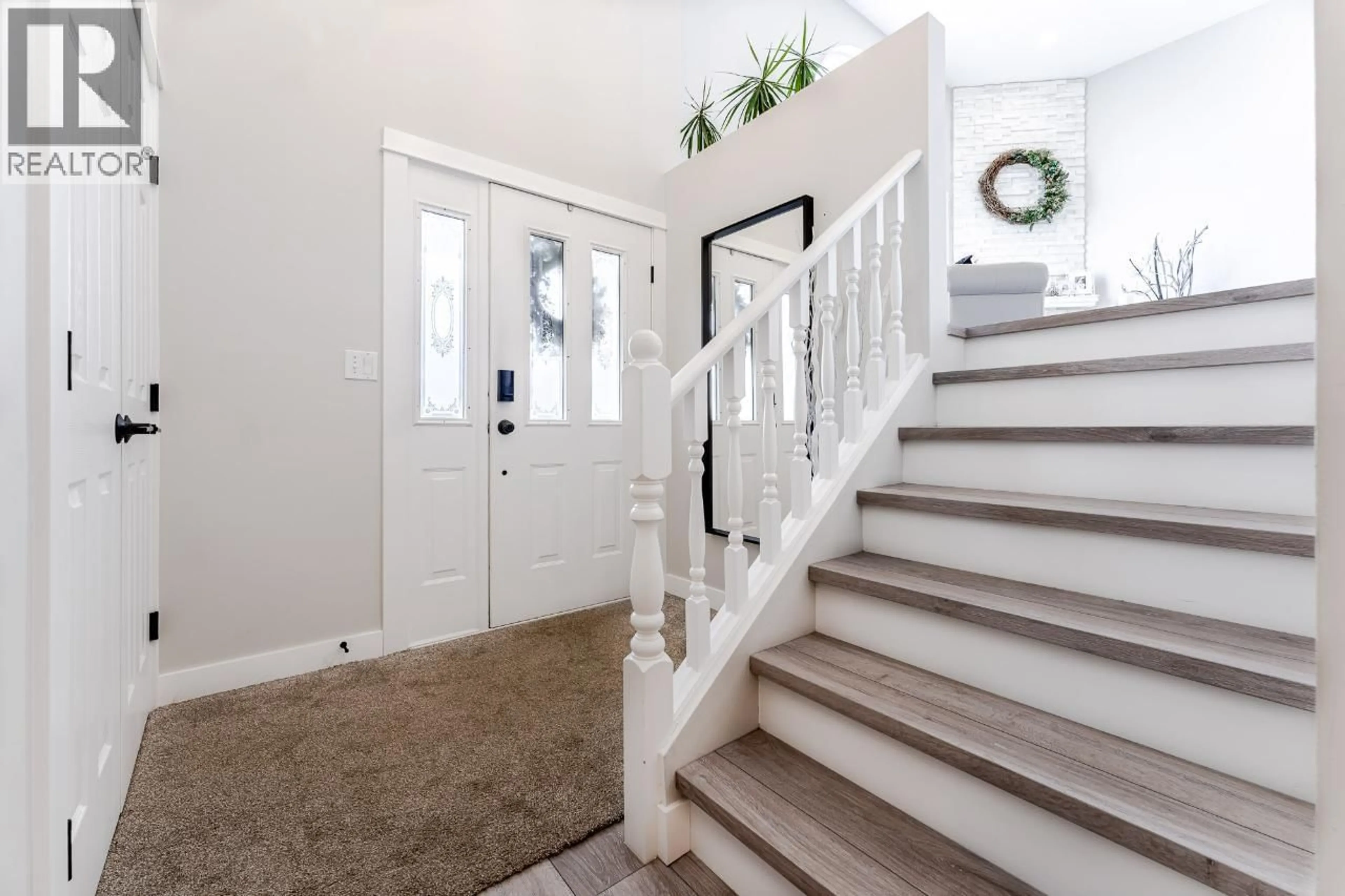 Indoor entryway for 28 - 2022 PACIFIC WAY, Kamloops British Columbia V1S1T1