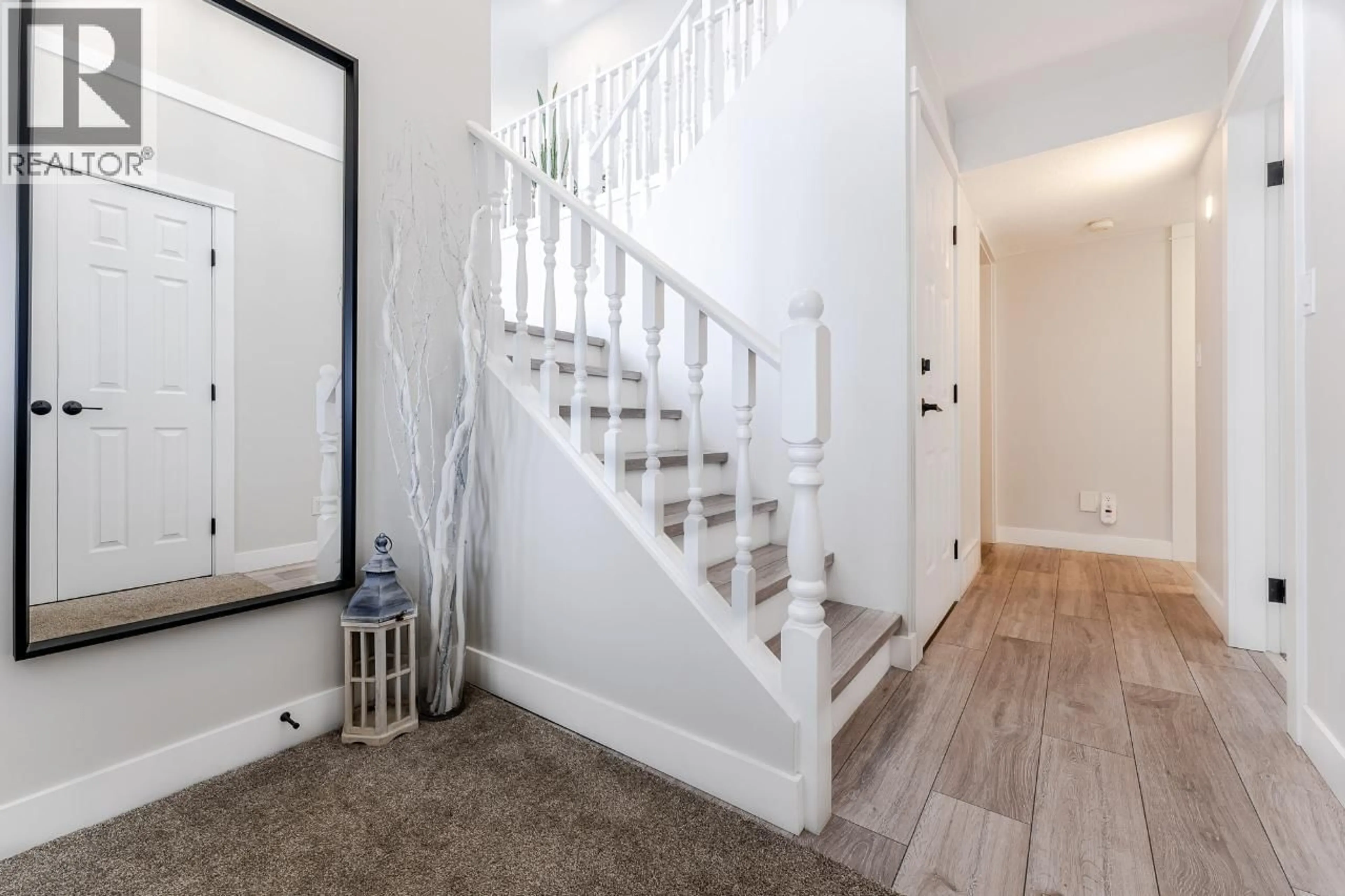 Indoor entryway for 28 - 2022 PACIFIC WAY, Kamloops British Columbia V1S1T1