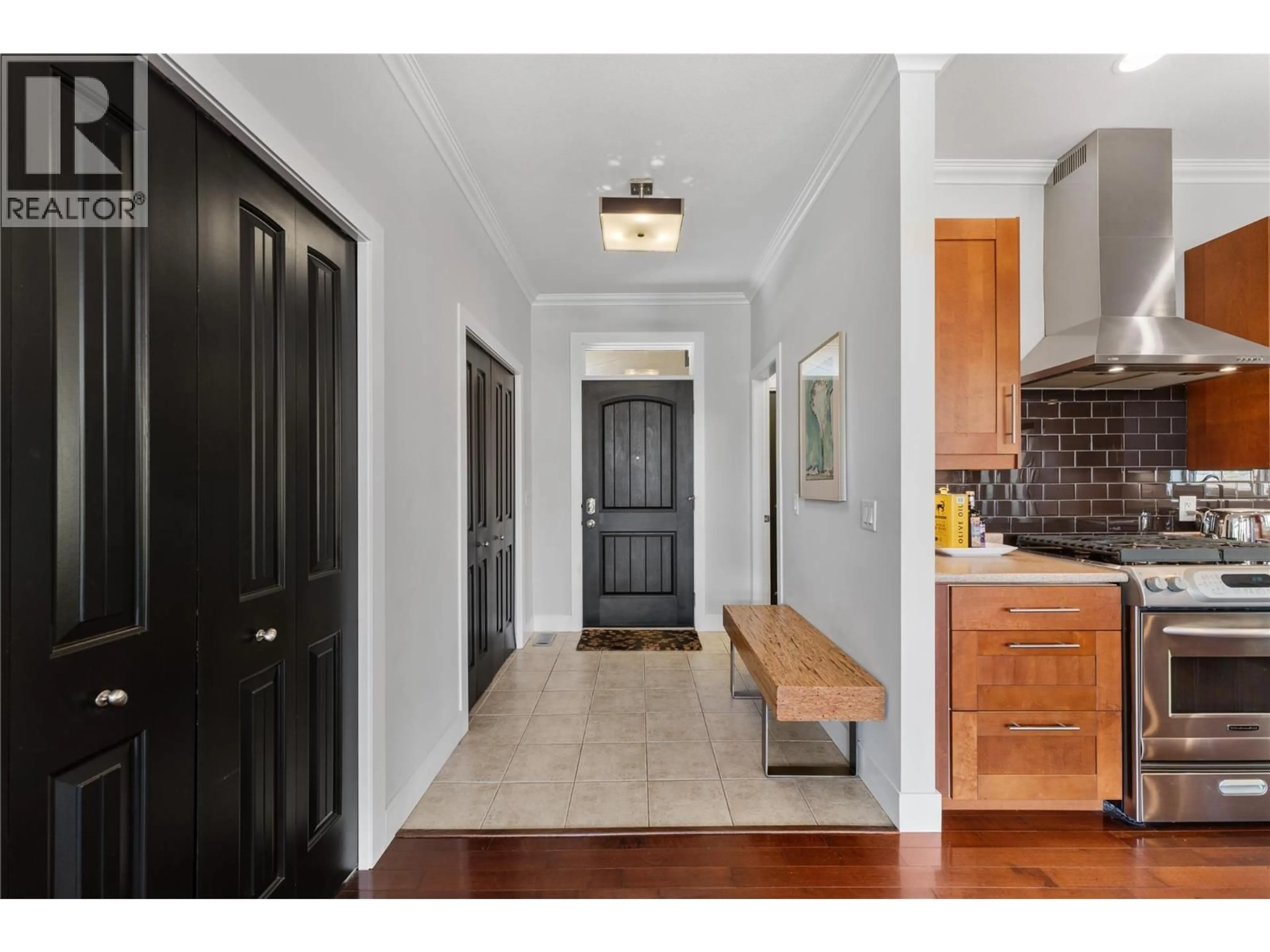 Indoor entryway for 614 ARMOUR CRESCENT, Kelowna British Columbia V1W1A5