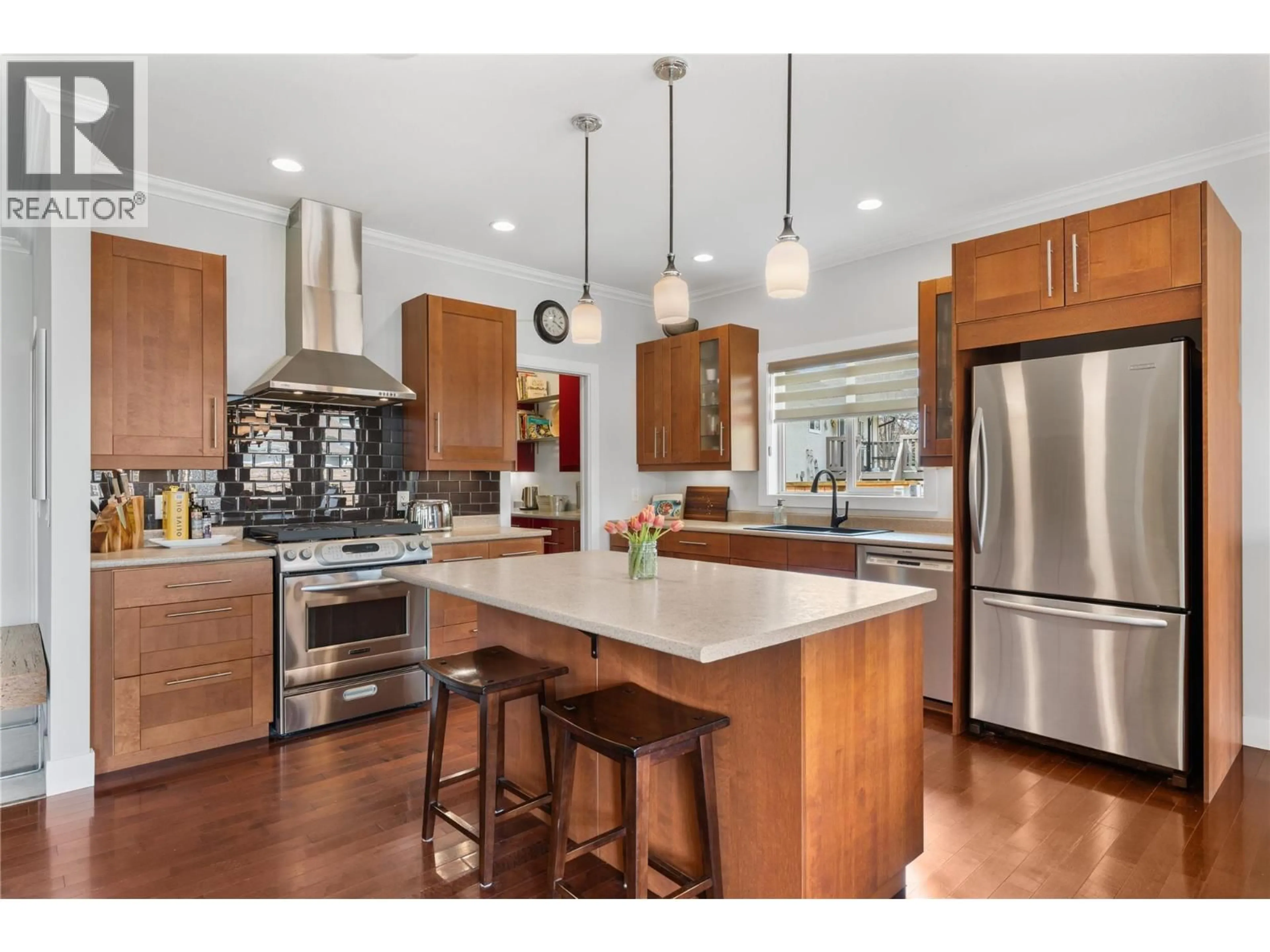 Open concept kitchen, wood/laminate floor for 614 ARMOUR CRESCENT, Kelowna British Columbia V1W1A5