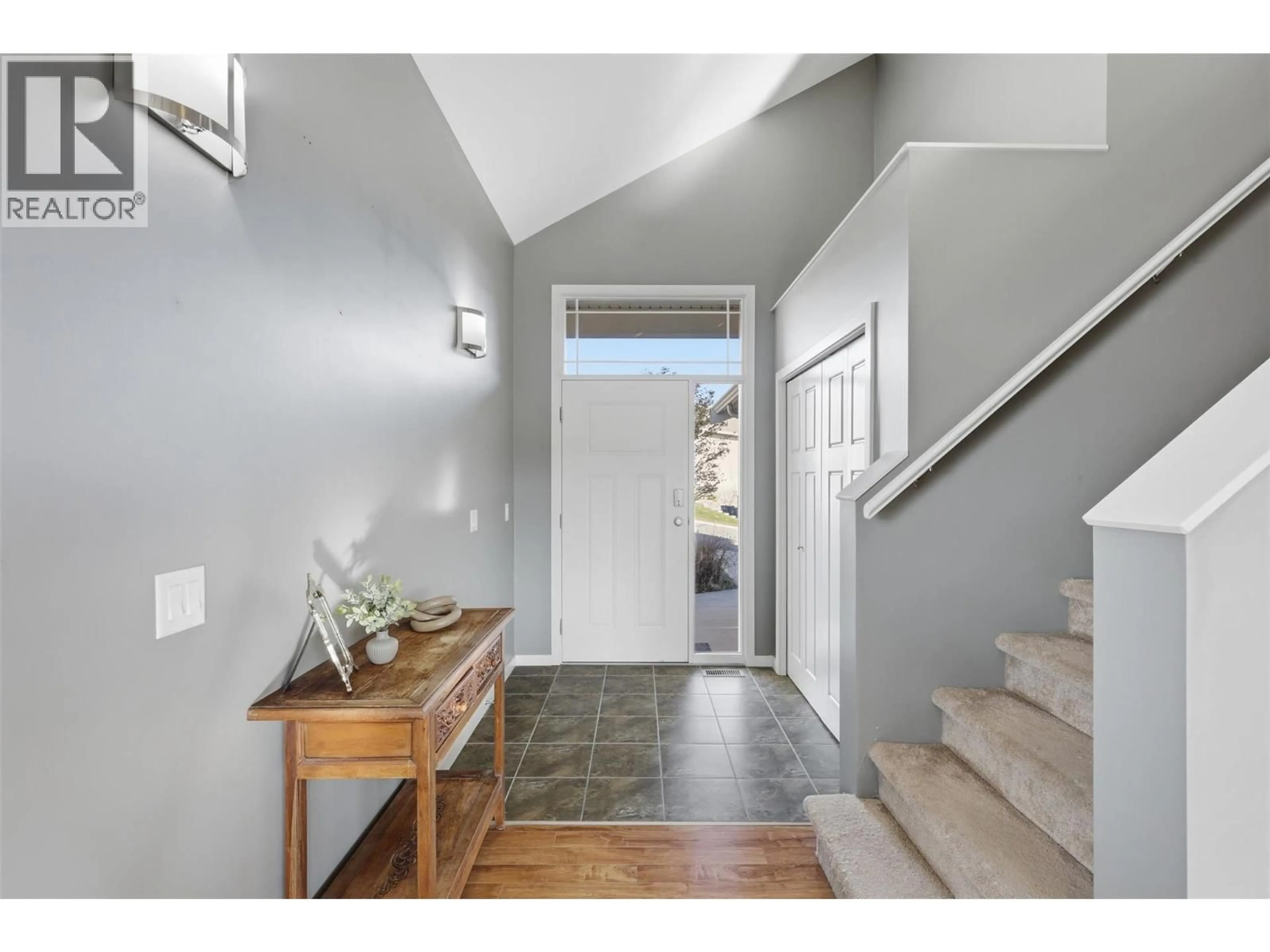 Indoor entryway for 7 - 1250 ABERDEEN DRIVE, Kamloops British Columbia V1S0C1