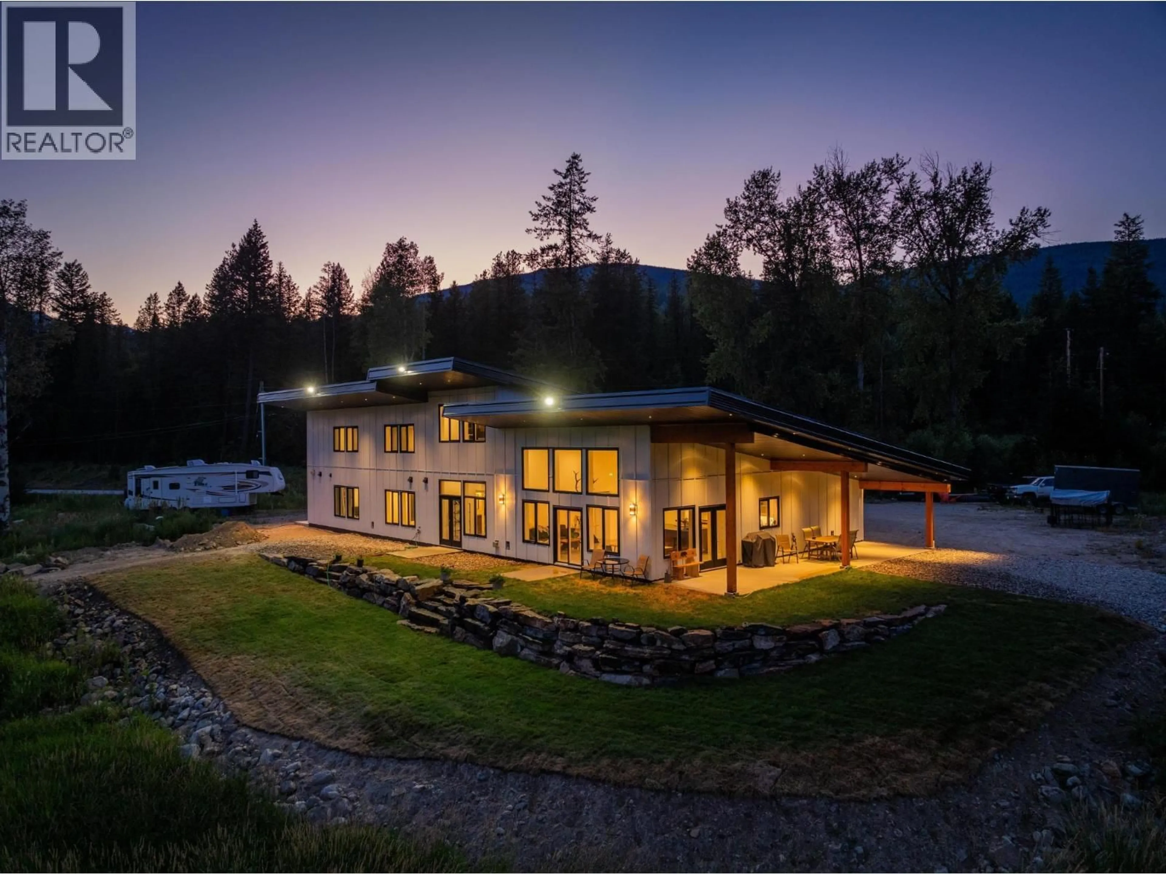 A pic from outside/outdoor area/front of a property/back of a property/a pic from drone, mountain view for 2335 PASS CREEK ROAD, Castlegar British Columbia v1n4t4