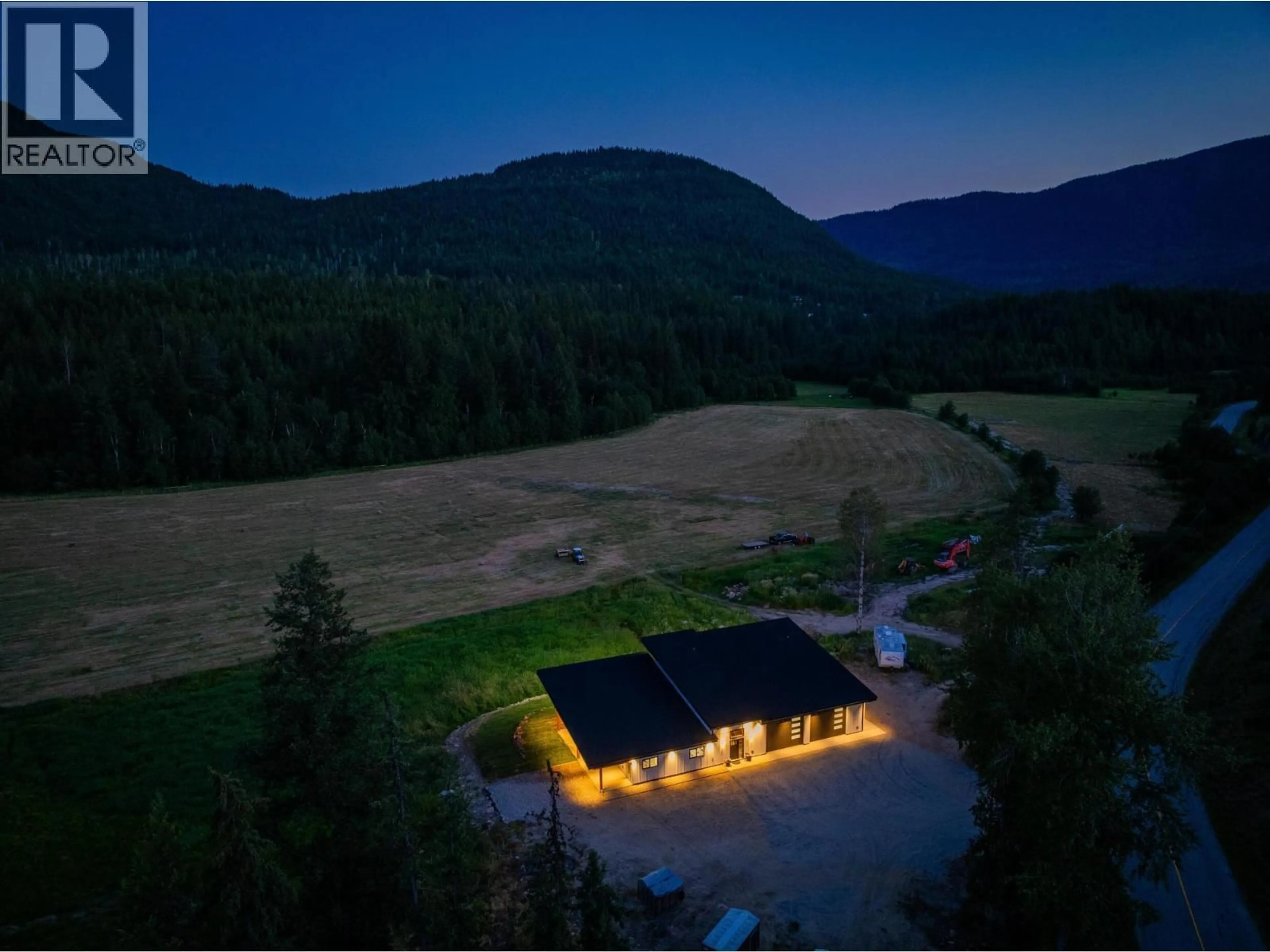 A pic from outside/outdoor area/front of a property/back of a property/a pic from drone, mountain view for 2335 PASS CREEK ROAD, Castlegar British Columbia v1n4t4